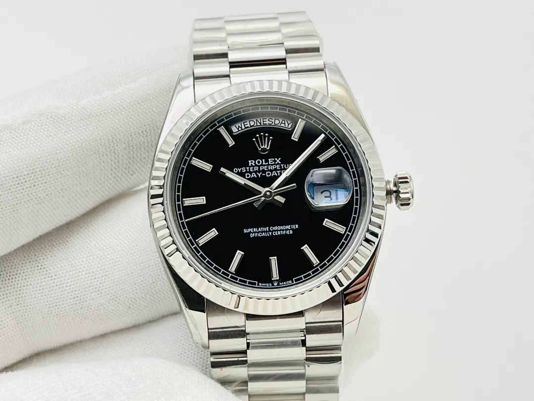 【High-end replica】💰1300! 【Customized all-in-one machine】💰1900! 【Top Replica】💰Private chat! Rolex DAY-DATE weekly diary series! Diameter 40, 36 mm, details: 1⃣️Perfect big day-small calendar disk, super luminous needle, double-bright sapphire glass, the watch case is made of fine steel and uses real K gold plating to solve the problem of darkening and fading of gold watches! 2⃣️ Equipped with 2836 movement machinery, zero repairs! 3⃣️[Watch strap] Head-shaped three-lattice arched link, the head piece is assembled in five pieces, the buckle engraving details are more in place, and the overall details are more delicate and comfortable! 4⃣️What’s more worth mentioning is that this updated version has solved the problem of three-dimensionality of the 12 o’clock Rolex Crown LOGO that has not been solved in previous versions. The literal printing three-dimensionality and the scale stone have abandoned the previous zircon and used Swarovski artificial crystal diamonds. No matter the cost, they only strive for perfection. It can be said that it is extremely attentive and perfectly demonstrates the spirit of craftsmanship. DR Factory redefines the highest quality Rolex, allowing you to buy it once and for all!
