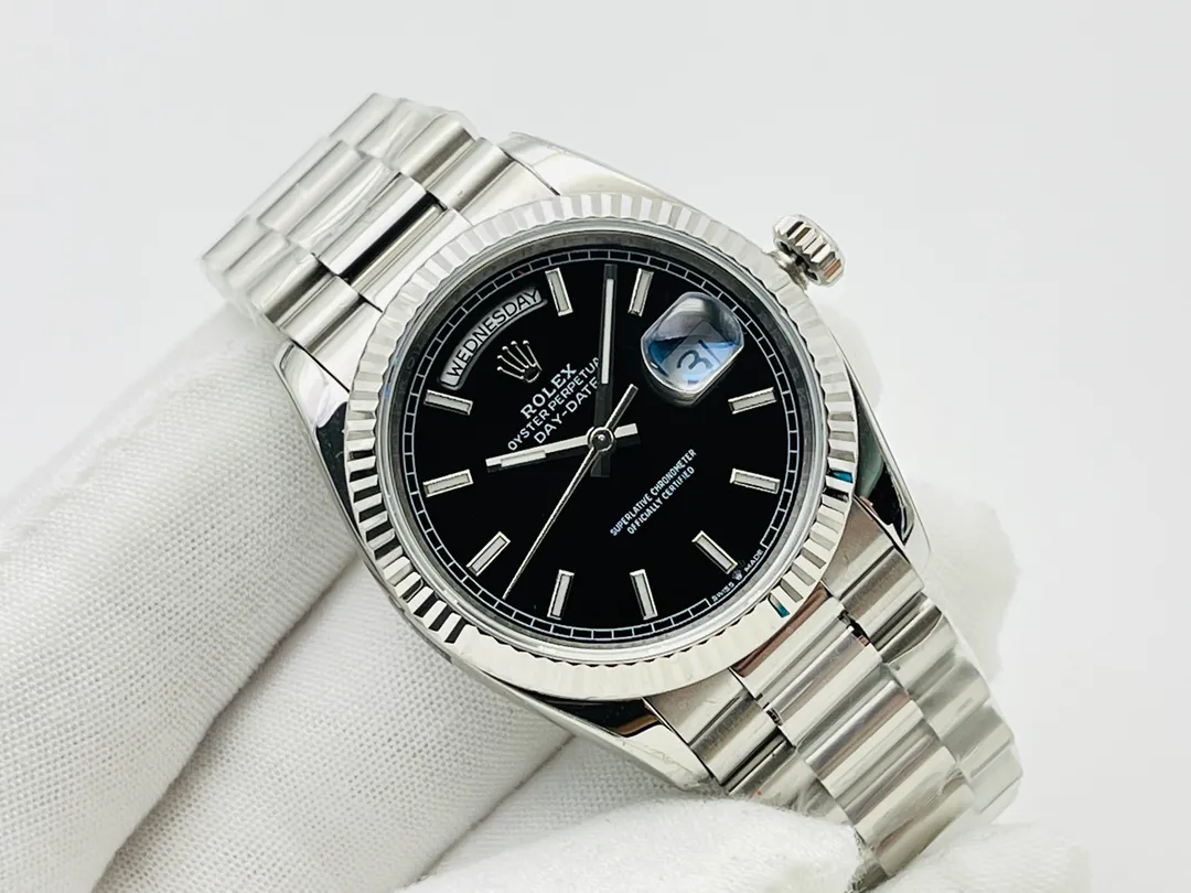 【High-end replica】💰1300! 【Customized all-in-one machine】💰1900! 【Top Replica】💰Private chat! Rolex DAY-DATE weekly diary series! Diameter 40, 36 mm, details: 1⃣️Perfect big day-small calendar disk, super luminous needle, double-bright sapphire glass, the watch case is made of fine steel and uses real K gold plating to solve the problem of darkening and fading of gold watches! 2⃣️ Equipped with 2836 movement machinery, zero repairs! 3⃣️[Watch strap] Head-shaped three-lattice arched link, the head piece is assembled in five pieces, the buckle engraving details are more in place, and the overall details are more delicate and comfortable! 4⃣️What’s more worth mentioning is that this updated version has solved the problem of three-dimensionality of the 12 o’clock Rolex Crown LOGO that has not been solved in previous versions. The literal printing three-dimensionality and the scale stone have abandoned the previous zircon and used Swarovski artificial crystal diamonds. No matter the cost, they only strive for perfection. It can be said that it is extremely attentive and perfectly demonstrates the spirit of craftsmanship. DR Factory redefines the highest quality Rolex, allowing you to buy it once and for all!
