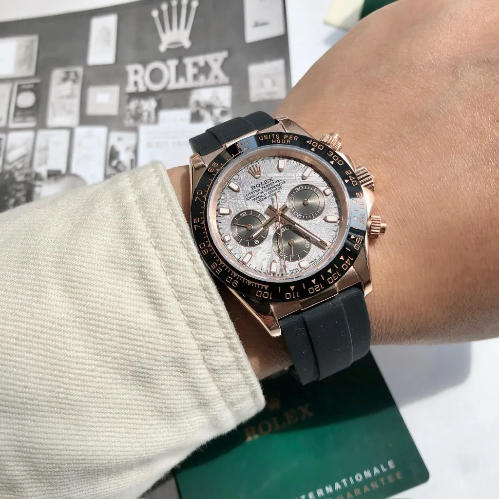 【High-end replica】💰1160! Customized all-in-one machine 💰1720! Rolex Daytona Series [Diameter] 40mm [Movement] Equipped with imported fully automatic mechanical movement [Ring] Imported finely polished ring/ceramic ring [Mirror] Scratch-resistant sapphire glass mirror [Material] Imported 316L stainless steel case [Strap] Stainless steel three-bead strap/high-quality tape [Buckle] Original buckle Super high quality, more beautiful in kind, market exclusive! Classic men's casual watch, the standard accessory for successful men, allowing you to wear it once and for all!