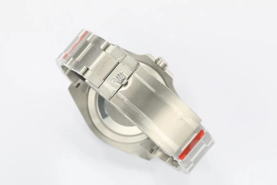 【High-end replica】💰1160! 【Customized all-in-one machine】💰1720! 【Top Replica】💰Private chat! Rolex Submariner 41 series (original mold opening) 1⃣️With Rolex's new 3235 movement; 2⃣️Same thickness as the original 12.5mm: case diameter 41mm; sapphire mirror; 3⃣️Solid central axis; polished nails; top-notch Swiss ice blue luminous, consistent with Rolex's original luminous; 4⃣️High-pass transparent sapphire mirror; 5⃣️Top workmanship, each strap fits perfectly with the lugs, giving the wrist the highest comfort. This picture was taken as a top-notch replica!