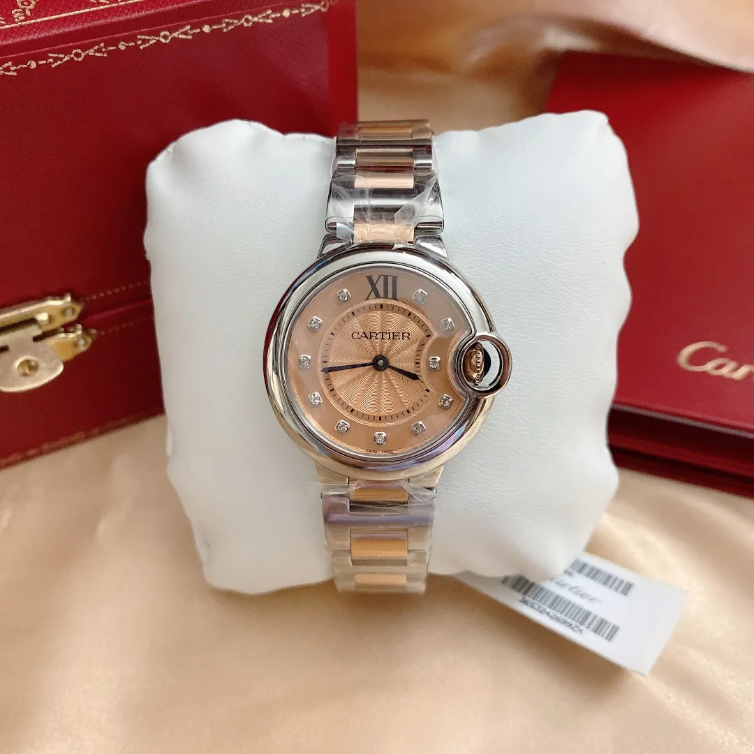 【High-end replica】💰1720! Cartier "Cartier" movement: Swiss imported quartz movement, original 1:1 replica 33MM, convex curved case, sapphire glass, guilloche dial, sword-shaped hands. In the world of Cartier watchmaking, the Ballon Bleu blue balloon watch is famous for its delicate style and elegant style.