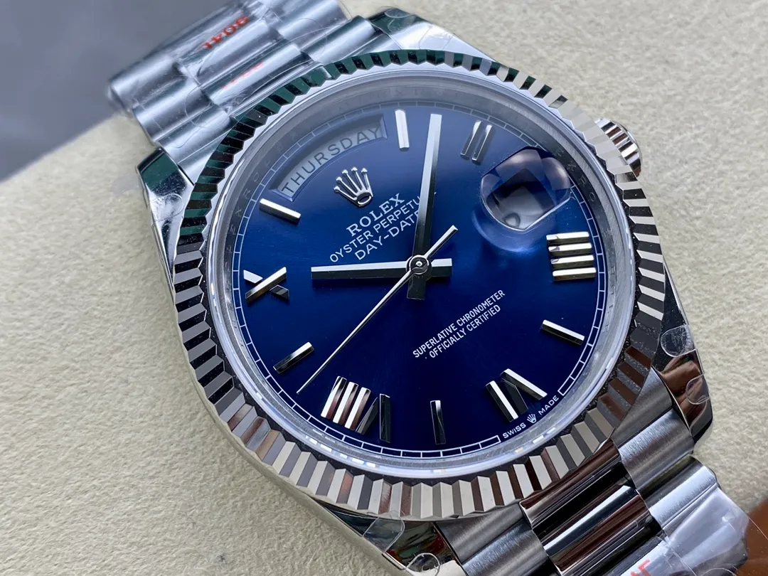 【High-end replica】💰1300! 【Customized all-in-one machine】💰1920! 【Top replica】💰4500! The Rolex Day-Date 40mm is really tight on the hand, the glass is transparent and the ring is sharp. You can play it as soon as you pick it up, and it feels very good.