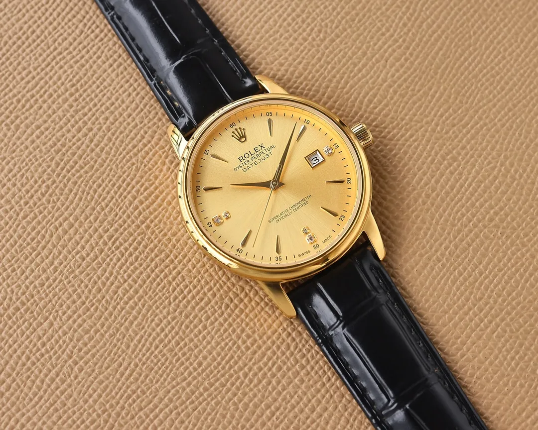 The latest 2023 hot model is the Rolex [ROLEX] men's watch. It adopts a unique dial design and is matched with a more high-end and luxurious Rolex. When you first meet Rolex, you must dream of owning it one day. Wearing a Rolex will make you prosperous and prosperous. You deserve it. Reviews are welcome! ! Movement: with brand new imported 8215 Citizen (zero repair) Size: 40 Mirror: sapphire glass never scratched Material: 316L stainless steel case Power: 48 hours storage Waterproof depth: 100 meters Italian calf leather belt, original pin buckle!