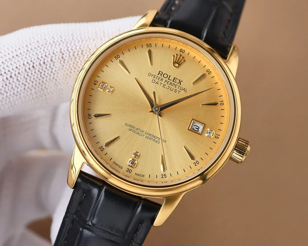 The latest 2023 hot model is the Rolex [ROLEX] men's watch. It adopts a unique dial design and is matched with a more high-end and luxurious Rolex. When you first meet Rolex, you must dream of owning it one day. Wearing a Rolex will make you prosperous and prosperous. You deserve it. Reviews are welcome! ! Movement: with brand new imported 8215 Citizen (zero repair) Size: 40 Mirror: sapphire glass never scratched Material: 316L stainless steel case Power: 48 hours storage Waterproof depth: 100 meters Italian calf leather belt, original pin buckle!