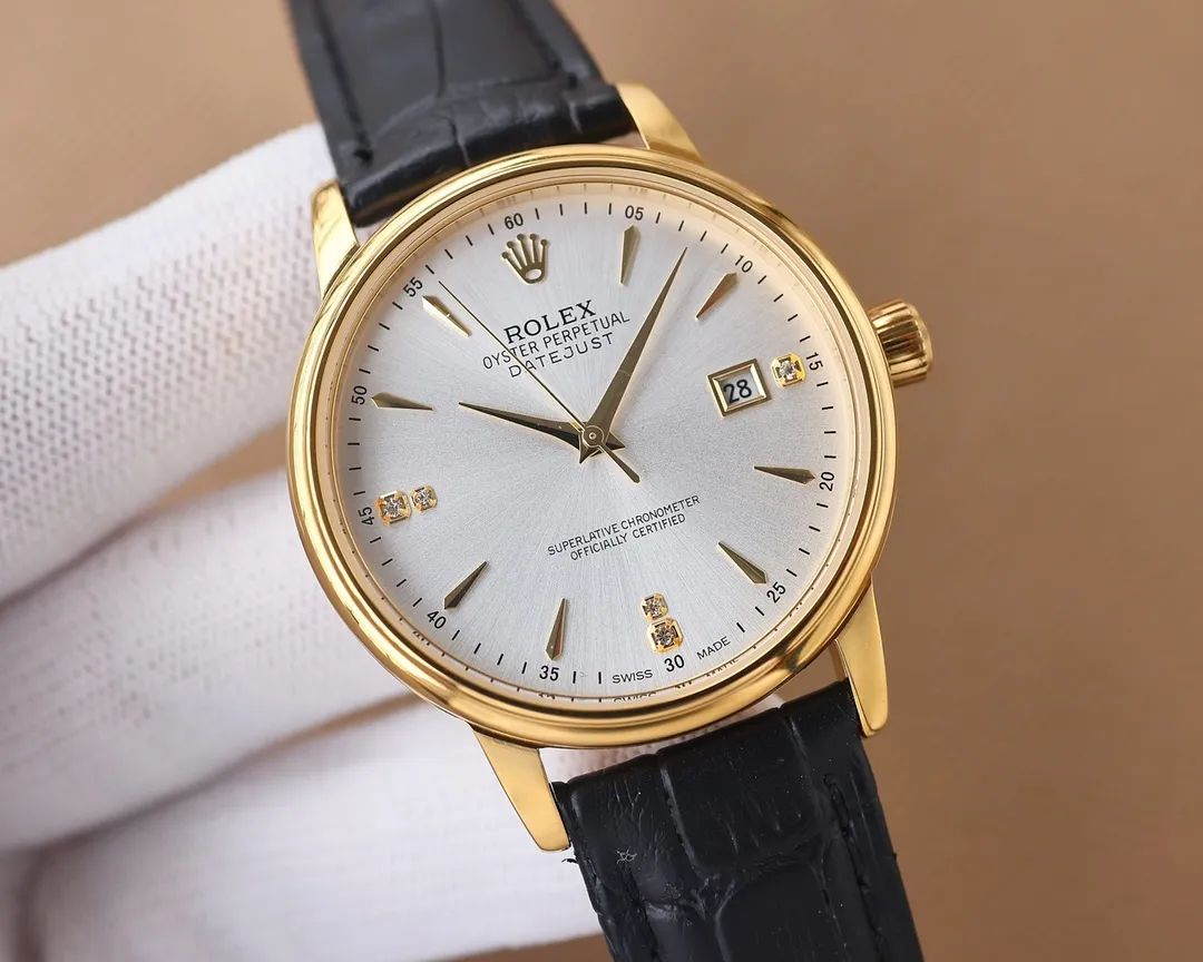 The latest 2023 hot model is the Rolex [ROLEX] men's watch. It adopts a unique dial design and is matched with a more high-end and luxurious Rolex. When you first meet Rolex, you must dream of owning it one day. Wearing a Rolex will make you prosperous and prosperous. You deserve it. Reviews are welcome! ! Movement: with brand new imported 8215 Citizen (zero repair) Size: 40 Mirror: sapphire glass never scratched Material: 316L stainless steel case Power: 48 hours storage Waterproof depth: 100 meters Italian calf leather belt, original pin buckle!