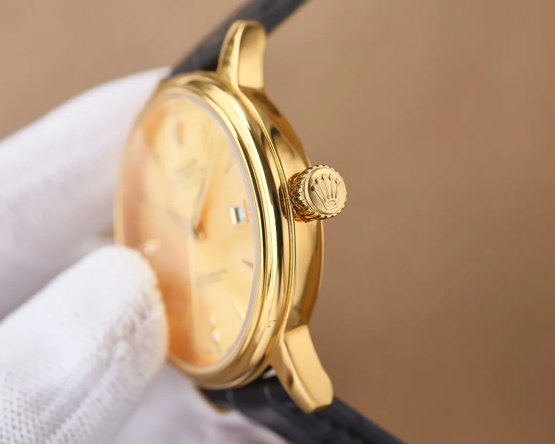 The latest 2023 hot model is the Rolex [ROLEX] men's watch. It adopts a unique dial design and is matched with a more high-end and luxurious Rolex. When you first meet Rolex, you must dream of owning it one day. Wearing a Rolex will make you prosperous and prosperous. You deserve it. Reviews are welcome! ! Movement: with brand new imported 8215 Citizen (zero repair) Size: 40 Mirror: sapphire glass never scratched Material: 316L stainless steel case Power: 48 hours storage Waterproof depth: 100 meters Italian calf leather belt, original pin buckle!