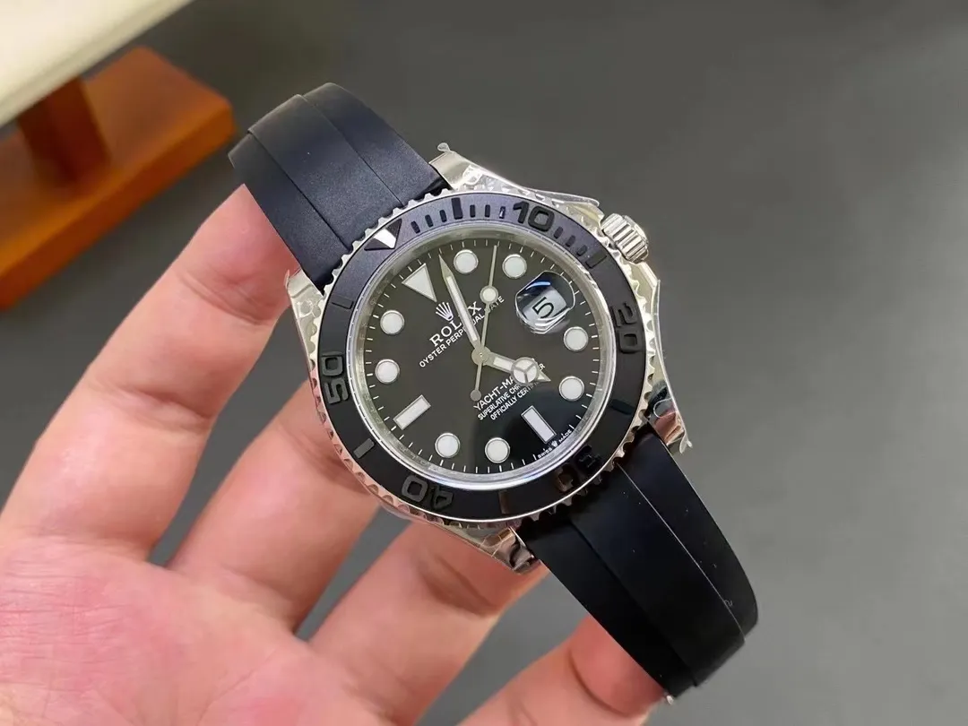 【High-end replica】💰1160! 【Customized all-in-one machine】💰1720! All Rolex Yacht-Master 40mm watches are shipped. On the basis of adhering to the characteristics of the brand, they are simultaneously matched with rubber straps and original buckles. [Movement] Equipped with dedicated and manufactured 0️⃣reworked, 💯new original Citizen 9015 fully automatic mechanical movement, with accurate travel time, excellent performance and a power reserve of up to 48 hours. [Case] 316L stainless steel case The original version of the ceramic ring rotates in both directions simultaneously, perfectly presenting the same curvature and luster as the original version. The ultra-strong high-density mineral glass mirror and exquisite workmanship perfectly inherit the original diving and swimming 🏊‍♀️Performance [Literal] The scale is clear, the luminous light is super long-lasting, the details are synchronized and authentic, the inner shadow ring is clear and the font is well-proportioned [Strap] 316L stainless steel adjustable buckle with imported high-quality rubber strap, comfortable and durable to wear ⚠️Please look for the exclusive quality