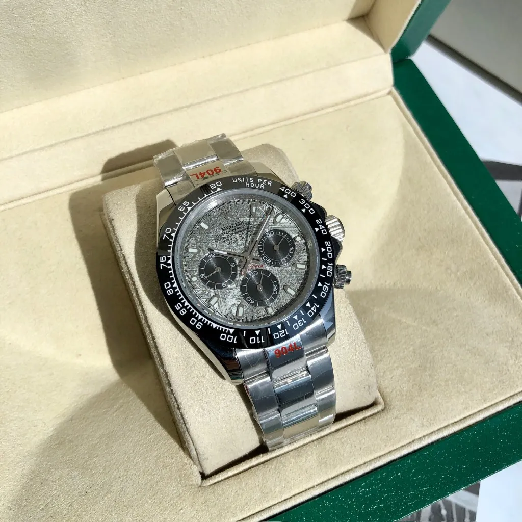 【High-end replica】💰1160! Customized all-in-one machine 💰1720! Rolex Daytona Series [Diameter] 40mm [Movement] Equipped with imported fully automatic mechanical movement [Ring] Imported finely polished ring/ceramic ring [Mirror] Scratch-resistant sapphire glass mirror [Material] Imported 316L stainless steel case [Strap] Stainless steel three-bead strap/high-quality tape [Buckle] Original buckle Super high quality, more beautiful in kind, market exclusive! Classic men's casual watch, the standard accessory for successful men, allowing you to wear it once and for all!