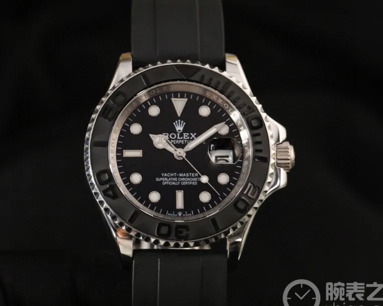 [High-end replica] 💰970 Rolex yacht series watch, top-grade 316L stainless steel case, 316 stainless steel strap, top-grade mineral crystal glass size: diameter 40mm, thickness 12mm, equipped with imported Citizen 8215 automatic mechanical movement, which dilutes some male masculinity and adds fashionable, noble, unhurried and calm charm. In particular, this watch is the first time that the Yacht-Master series is paired with a black dial. Like white, it is a very good base color. It can not only clearly highlight other colors, but also give the watch stability. The dial is inlaid with three-dimensional square blocks as time scales. The rose gold hands are faceted and coated with luminous material, which is warm and three-dimensional. Not to mention, it is very clear and easy to read. This watch has a diameter of 40 mm, a rotating outer ring, a black matte ceramic bezel, and brightly polished three-dimensional numerals. It not only fits comfortably on the wrist, but is also very stable when worn. Automatic mechanical anti-scratch mirror ceramic ring💥
