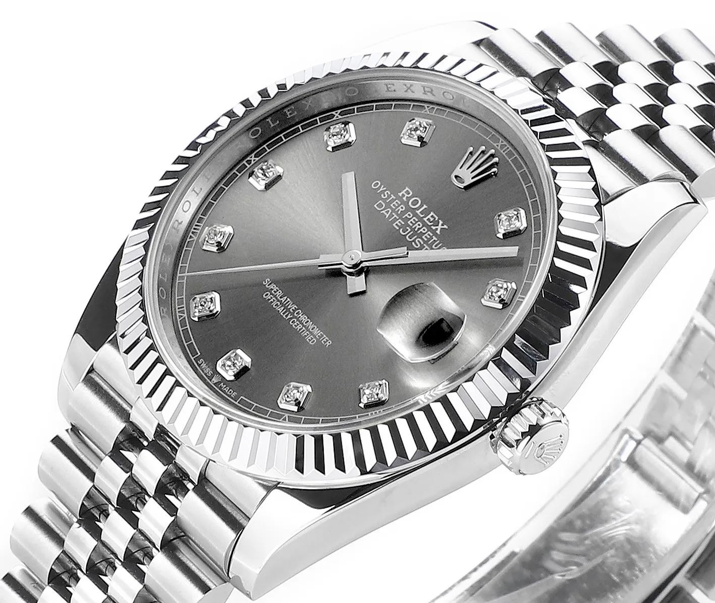 【High-end replica】💰1160! 【Customized all-in-one machine】💰1720! [Top replica] Private chat! ! ! The Rolex Datejust 41mm series creates a classic watch model. 1: The movement adopts Swiss 3235 movement. 2: In terms of material, the overall material is made of 904 steel. The curvature of the side of the case is polished in place, and the thickness of the side is consistent with the original. 3: Classic dog tooth collar. The platinum (electroplated) ring presents a radiant light effect that is extremely close to the original version, and the triangular pit pattern is clean and neat. 4: The watch mirror is made of real sapphire mirror, which increases the transparency of the watch. At the same time, it has been treated with anti-glare technology, making it very convenient to read watch data and has high hardness. 5: The only synchronous original thickness in the market is 11.5mm. This picture was taken in top reproduction quality!