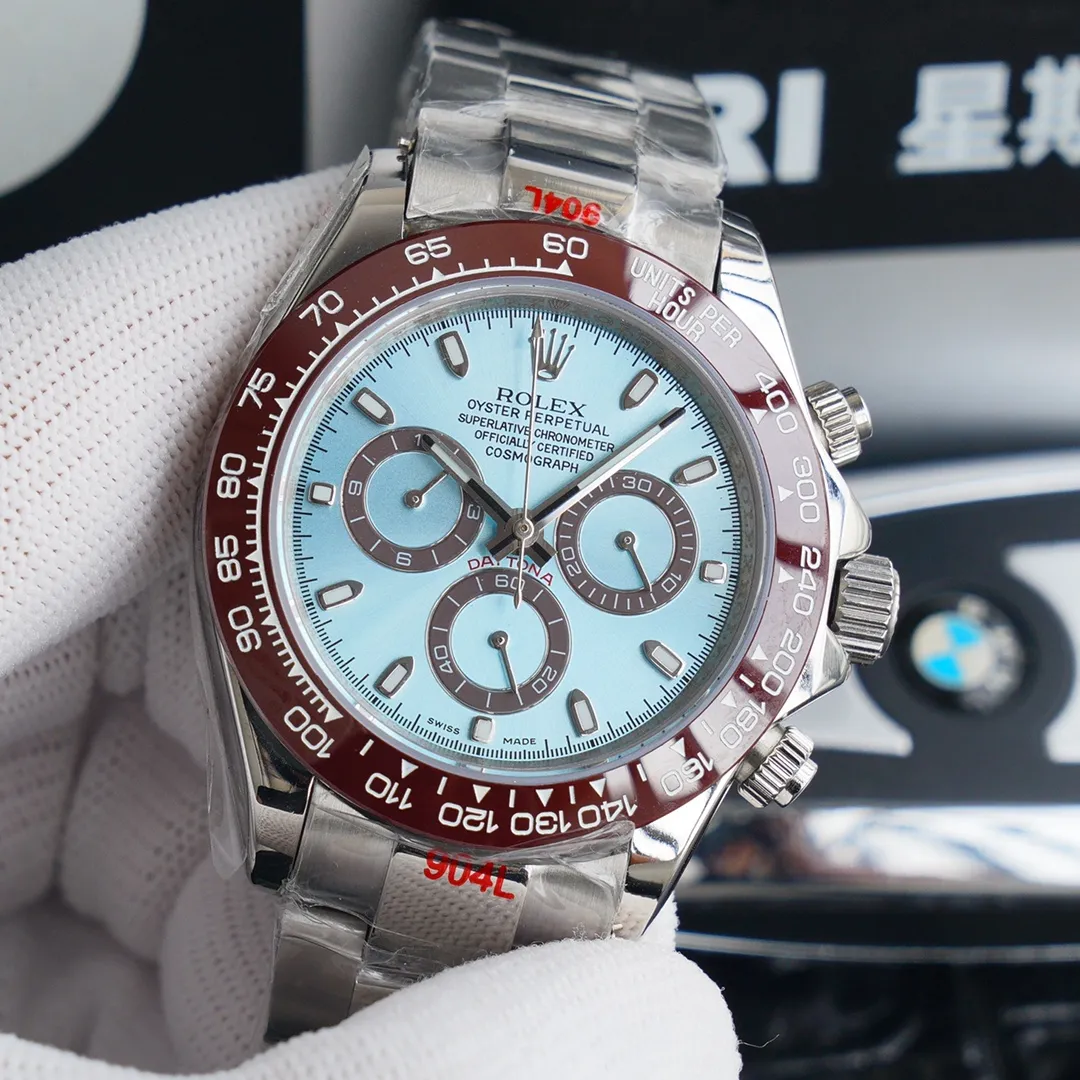 【High-end replica】💰1160! 【Top Replica】💰Private chat! Rolex Daytona exclusive quality 904 version top replica version: ROLEX Rolex Daytona Yu! Daytona chronograph watch 904l stainless steel screw-in crown and button adopts 4130 automatic mechanical chronograph running seconds movement, efficient, accurate and stable. Table diameter 40mm, thickness 12.2mm, gray and white goldi, full rose goldi, goldi, green goldi, steel Di, Shawn Yue's same model, ice blue Di, panda Di. The real pictures are top replicas!