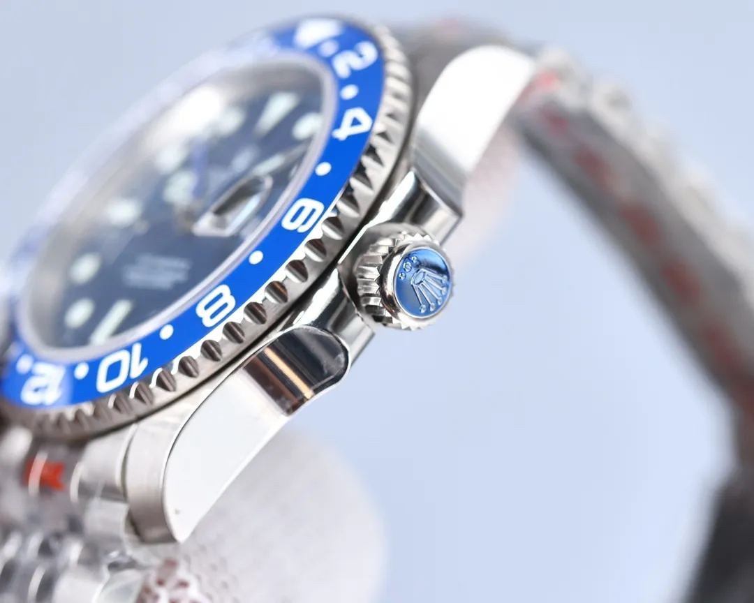 【Foreign Trade Import】💰1720! Rolex Greenwich GMT's new hot model - Blue Circle Rolex's 2021 blockbuster hot model, replicas all the visible appearances of the original, far surpassing the so-called "imitation machines" with the same craftsmanship, giving full play to the quality of the big manufacturer, satisfying all kinds of "B" scenes [Color] [Movement] The first domestic independent pearl movement, the GMT pointer supports the original synchronization and monotonic function, factory movement detection and adjustment, and the appearance details are synchronized with the original genuine product! True to both inside and outside [Strong] [Literal] As always, the high-quality surface of Laojia, super original synchronized luminous color, strong durability, no spots and defects on the scale, continues to lead the market in literal quality of the same level [Ring] Thanks to the care of the top craftsmen in the industry, it is matched with the original color-difference ceramic ring, and the ring scale is delicate and well-proportioned, which can be compared with the big manufacturers. [Accessories] Original and consistent factory accessories, exclusive custom-made three codes in one, that is: the model and number of the watch number, identity card, and barcode label are the same, and there is no duplication [Case] 316 stainless steel case, scratch-resistant sapphire crystal glass mirror, anti-reflective convex magnifying (2.5 digits) calendar window, the magnification is synchronized with the original, reading time and calendar are clear and transparent [strong] 🔥Top quality products continue to be produced🔥