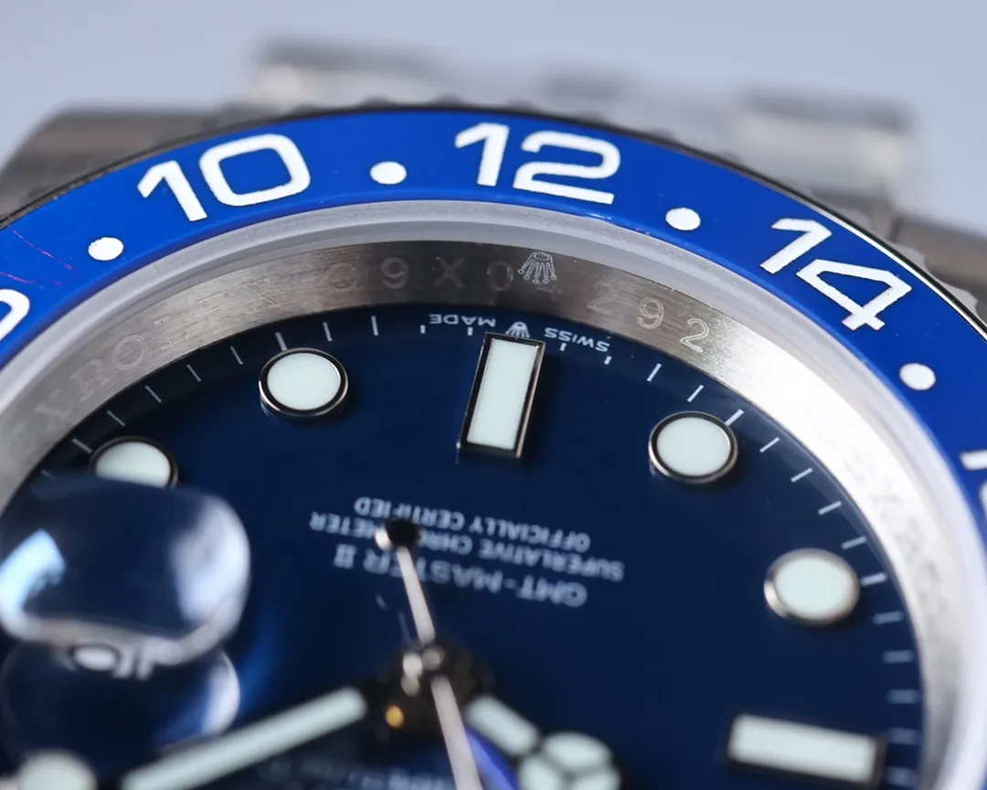 【Foreign Trade Import】💰1720! Rolex Greenwich GMT's new hot model - Blue Circle Rolex's 2021 blockbuster hot model, replicas all the visible appearances of the original, far surpassing the so-called "imitation machines" with the same craftsmanship, giving full play to the quality of the big manufacturer, satisfying all kinds of "B" scenes [Color] [Movement] The first domestic independent pearl movement, the GMT pointer supports the original synchronization and monotonic function, factory movement detection and adjustment, and the appearance details are synchronized with the original genuine product! True to both inside and outside [Strong] [Literal] As always, the high-quality surface of Laojia, super original synchronized luminous color, strong durability, no spots and defects on the scale, continues to lead the market in literal quality of the same level [Ring] Thanks to the care of the top craftsmen in the industry, it is matched with the original color-difference ceramic ring, and the ring scale is delicate and well-proportioned, which can be compared with the big manufacturers. [Accessories] Original and consistent factory accessories, exclusive custom-made three codes in one, that is: the model and number of the watch number, identity card, and barcode label are the same, and there is no duplication [Case] 316 stainless steel case, scratch-resistant sapphire crystal glass mirror, anti-reflective convex magnifying (2.5 digits) calendar window, the magnification is synchronized with the original, reading time and calendar are clear and transparent [strong] 🔥Top quality products continue to be produced🔥