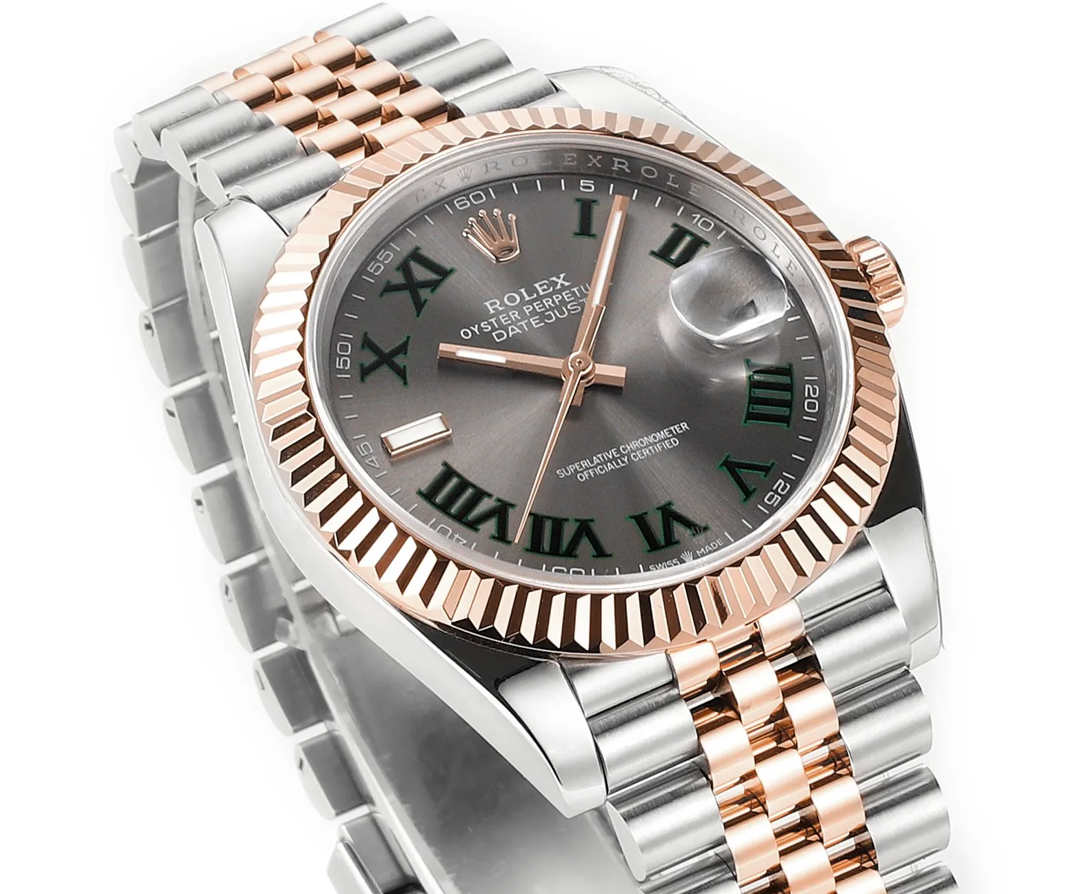 【High-end replica】💰1240! 【Customized all-in-one machine】💰1900! [Top replica] Private chat! ! ! The Rolex Datejust 41mm series creates a classic watch model. 1: The movement adopts Swiss 3235 movement. 2: In terms of material, the overall material is made of 904 steel. The curvature of the side of the case is polished in place, and the thickness of the side is consistent with the original. 3: Classic dog tooth collar. The platinum (electroplated) ring presents a radiant light effect that is extremely close to the original version, and the triangular pit pattern is clean and neat. 4: The watch mirror is made of real sapphire mirror, which increases the transparency of the watch. At the same time, it has been treated with anti-glare technology, making it very convenient to read watch data and has high hardness. 5: The only synchronous original thickness in the market is 11.5mm. This picture was taken in top reproduction quality!
