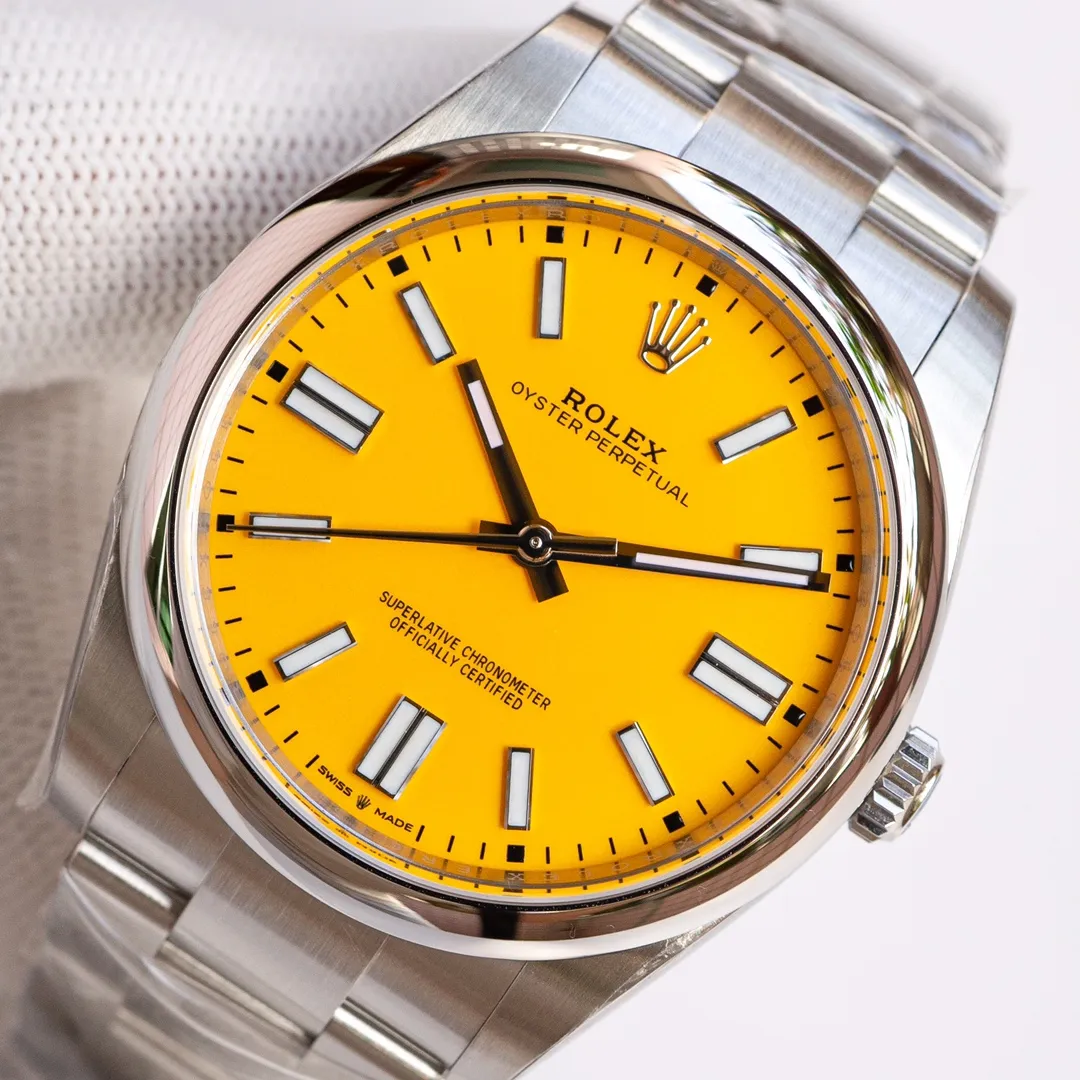 EW2020 new Rolex Oyster Perpetual 41 series 1⃣️With Rolex’s new 3230 movement; 2⃣️The thickness is 12mm consistent with the original: the diameter of the watch is 41mm; 3⃣️Polished nails; top Swiss ice blue luminous, consistent with Rolex’s original luminous; 4⃣️Super 904 steel material; sapphire glass; 5⃣️Top workmanship, each strap fits perfectly with the lugs, giving the wrist the highest comfort; every ultimate detail is the sincerity of the EW factory's ingenious development! !