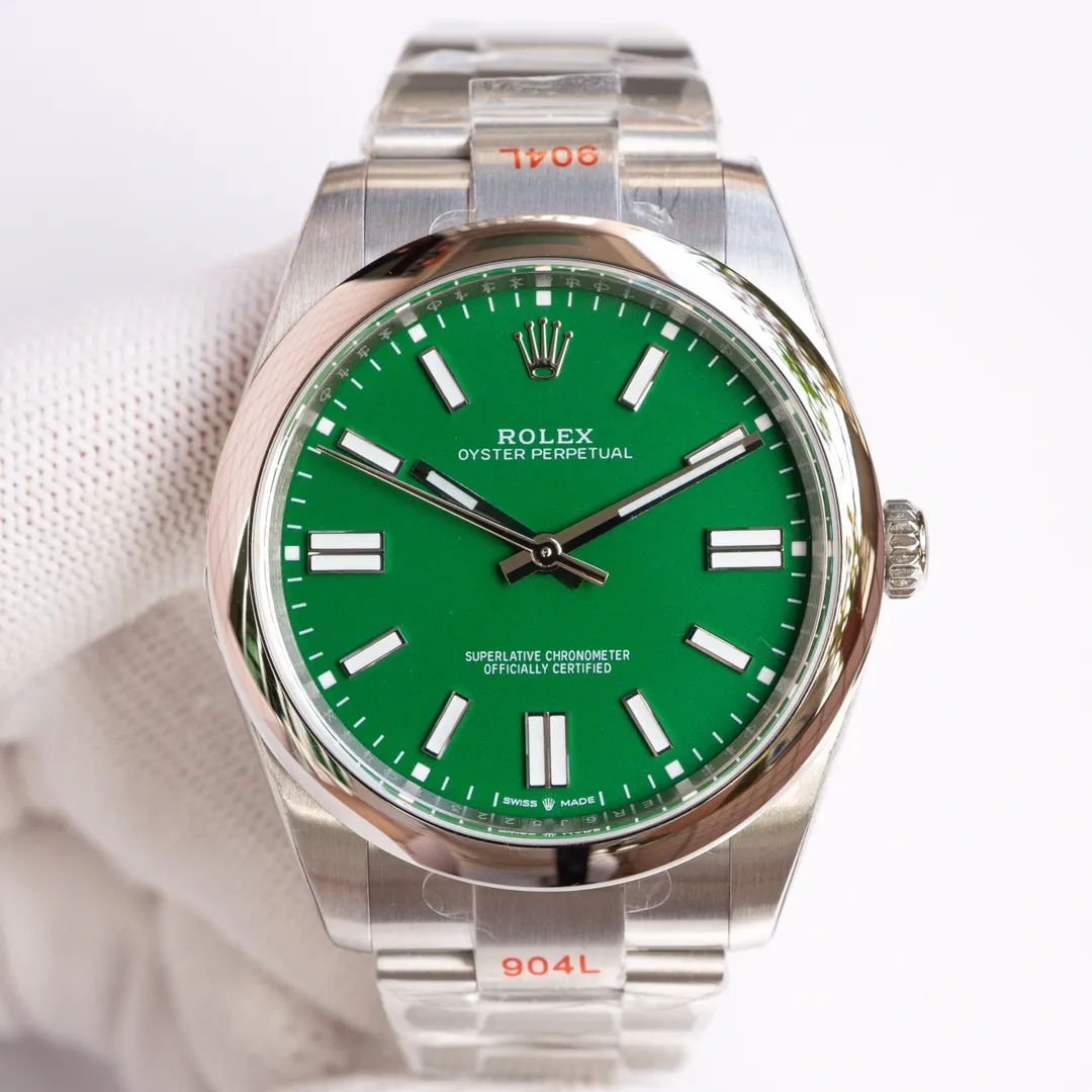 EW2020 new Rolex Oyster Perpetual 41 series 1⃣️With Rolex’s new 3230 movement; 2⃣️The thickness is 12mm consistent with the original: the diameter of the watch is 41mm; 3⃣️Polished nails; top Swiss ice blue luminous, consistent with Rolex’s original luminous; 4⃣️Super 904 steel material; sapphire glass; 5⃣️Top workmanship, each strap fits perfectly with the lugs, giving the wrist the highest comfort; every ultimate detail is the sincerity of the EW factory's ingenious development! !