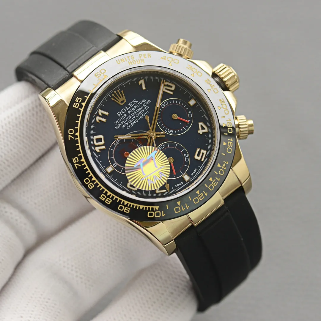 【Foreign trade import】💰2400! Rolex Cosmograph Daytona Series [Movement] A customized three-eye enlarged version of the fully automatic mechanical movement is used to make the distance between the three function disks the same as the original. [Case] 40mmX12mm "Continental" version, dark black ceramic solid outer ring with speed scale (using real ceramic technology, it will not scratch, never fade, and the texture is consistent with the original) [Dial] The function dial font and the dial logo are superimposed and printed using a superimposed printing process. When viewed from the side, there will be a slight bulge. The background texture of the disk has been filtered and corrected countless times to ensure that it is 100% consistent with the original. The Rolex metal LOGO on it is separately molded, and it can be compared to the original in terms of three-dimensionality and roundness. The easy-to-read Chroma light luminous display is equipped with long-lasting luminous material. [Mirror] Flat sapphire crystal glass is scratch-resistant, and the effect will never be ghosted, consistent with the original product. ⚠️⚠️ (Six-digit Rolex’s unique anti-counterfeiting mark, small crown👑) [Buckle] Made of imported 316 steel and polished from 1:1 parts. The inner side is sanded and corroded by the Rolex steel seal. The external buckle safety ring is exactly the same as the original one. ⌚️⌚️ Produced by Tt factory, perfect in every detail.
