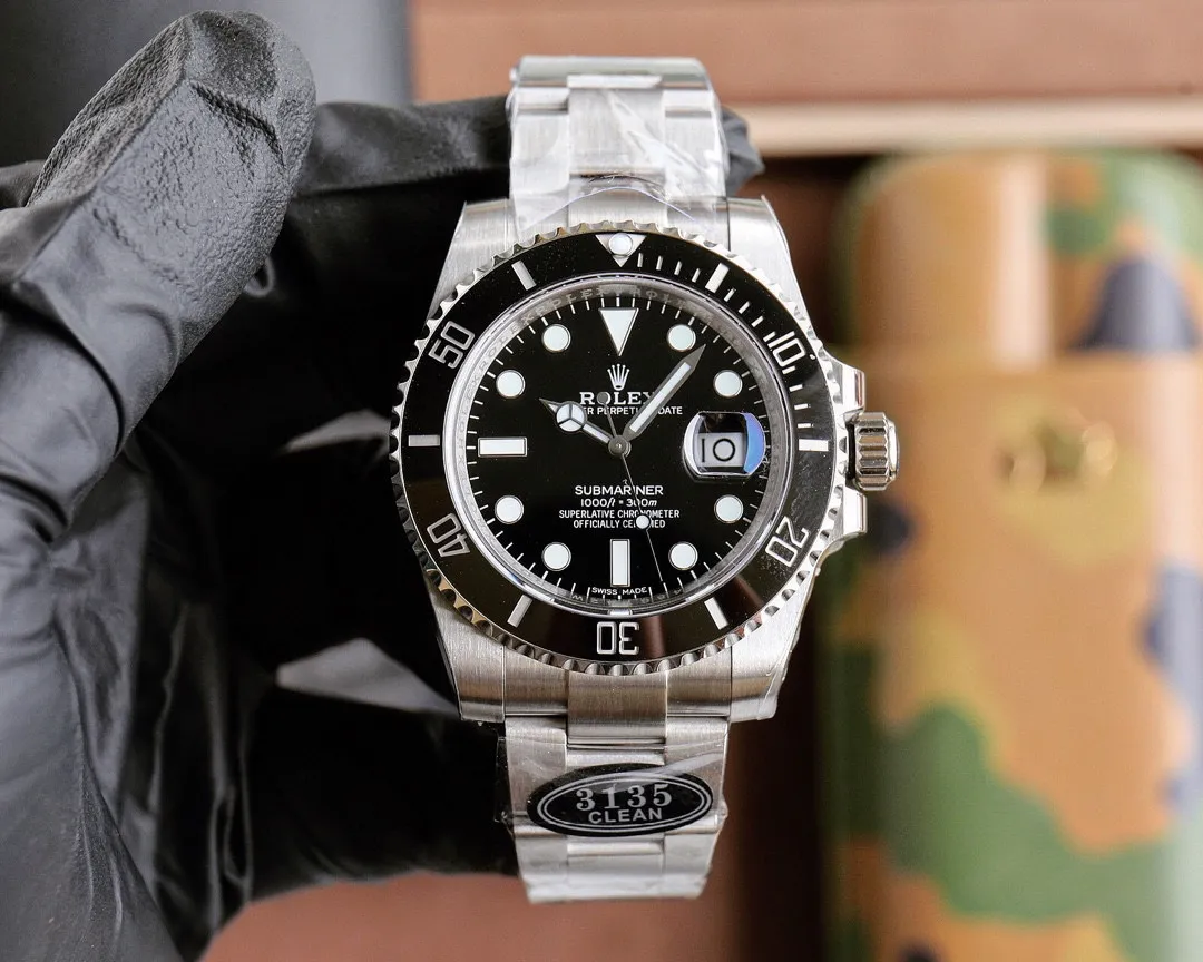 【High-end replica】💰1160! 【Customized all-in-one machine】💰1720! 【Top replica】💰3300! Factory C 3135 integrated movement Rolex Submariner super high-quality replica. The wonderful details of the entire watch are as follows: 1. The entire watch is made of 904L fine steel! The case and strap are reproduced 1:1, and the details are perfectly restored to the original! 2. Use 7 ultra-high-cost original genuine substitute surfaces! The high-precision pot-lid-shaped dial is paired with original Swiss luminous combination nails and hands! 3. Use Swiss 3135 integrated movement! The appearance parts of the movement are consistent with the original ones! Accurate travel time and powerful kinetic energy! The calendar printing is excellent! Take your pick! This picture was taken as a top-notch replica!