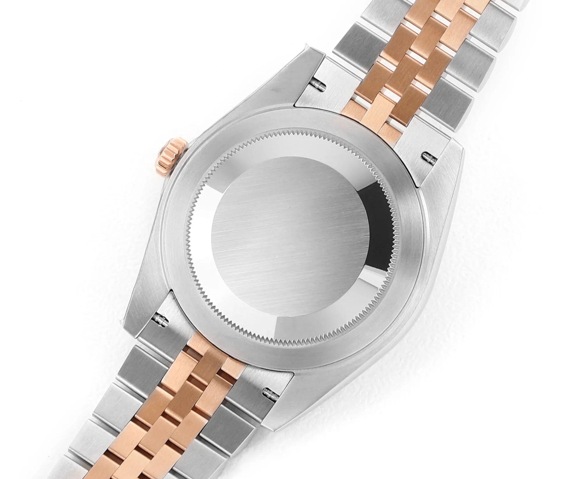 【High-end replica】💰1240! 【Customized all-in-one machine】💰1900! [Top replica] Private chat! ! ! The Rolex Datejust 41mm series creates a classic watch model. 1: The movement adopts Swiss 3235 movement. 2: In terms of material, the overall material is made of 904 steel. The curvature of the side of the case is polished in place, and the thickness of the side is consistent with the original. 3: Classic dog tooth collar. The platinum (electroplated) ring presents a radiant light effect that is extremely close to the original version, and the triangular pit pattern is clean and neat. 4: The watch mirror is made of real sapphire mirror, which increases the transparency of the watch. At the same time, it has been treated with anti-glare technology, making it very convenient to read watch data and has high hardness. 5: The only synchronous original thickness in the market is 11.5mm. This picture was taken in top reproduction quality!