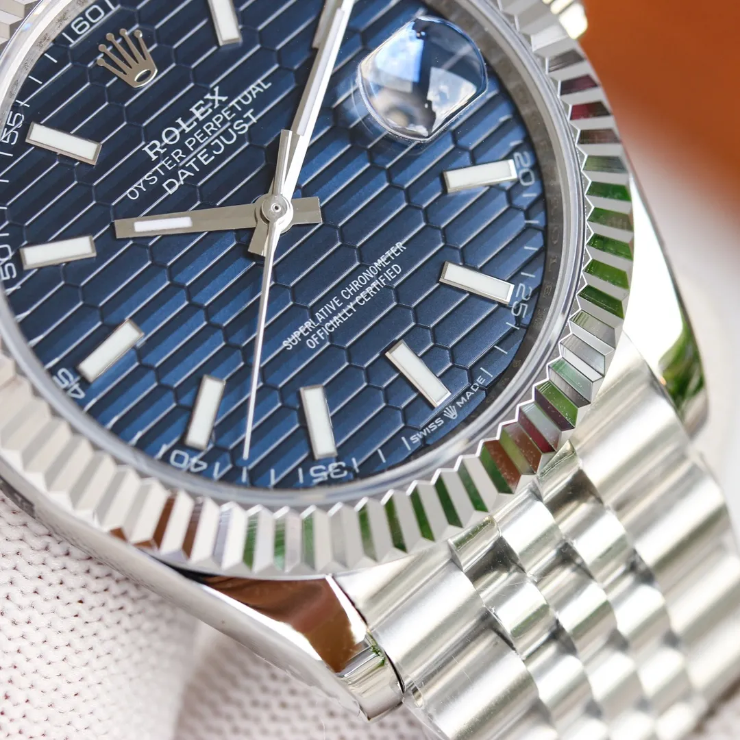 【High-end replica】💰1160! 【Top Replica】💰Private chat! The Rolex Diary series continues to improve the replica effect, and the ROLEX research spirit of continuous improvement in gold, rose, and stainless steel, especially the industry recognition of the five artifacts, has been an upward trend in sales! [Size] Diameter 41mm [Mirror] Scratch-resistant sapphire mirror, anti-reflective convex magnifying calendar window [Case] ​​316L stainless steel, the crown is the same as the counter! [Movement] 3235 automatic mechanical movement, ensuring the stability of the movement! [Watch Strap] Oyster-style three-piece and five-piece watch straps, folding buckle, as easy to buckle as at the counter, and the details of the buckle are also well engraved! This picture was taken as a top-notch replica!