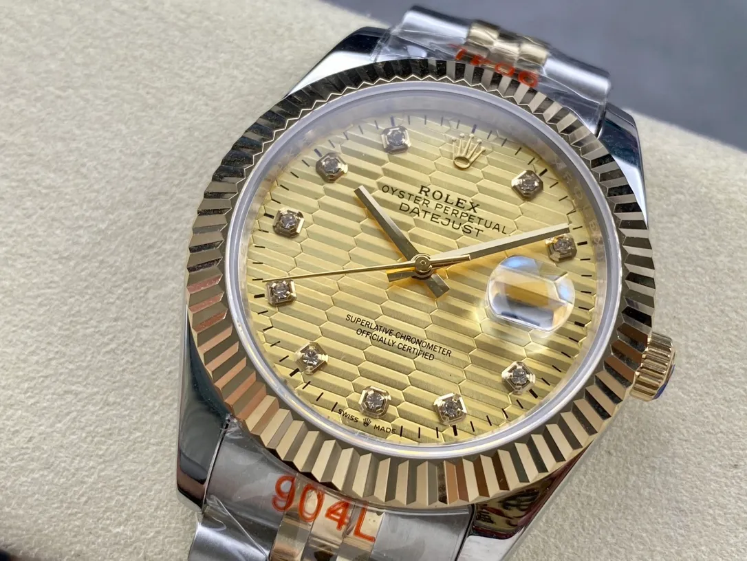 【High-end replica】💰1240! Rolex Single Calendar Datejust Series 41mm [Diameter] 41mm [Movement] Equipped with imported fully automatic mechanical movement [Ring] Rolex RingCommand triangular pit pattern / aperture [Mirror] Scratch-resistant sapphire glass mirror [Material] Imported 316L stainless steel case [Strap] Stainless steel (Oystersteel) optional three-bead/five-bead chain strap [Buckle] Original buckle Super high quality, more beautiful in kind, market exclusive! Classic men's casual watch, the standard accessory for successful men, allowing you to wear it once and for all!