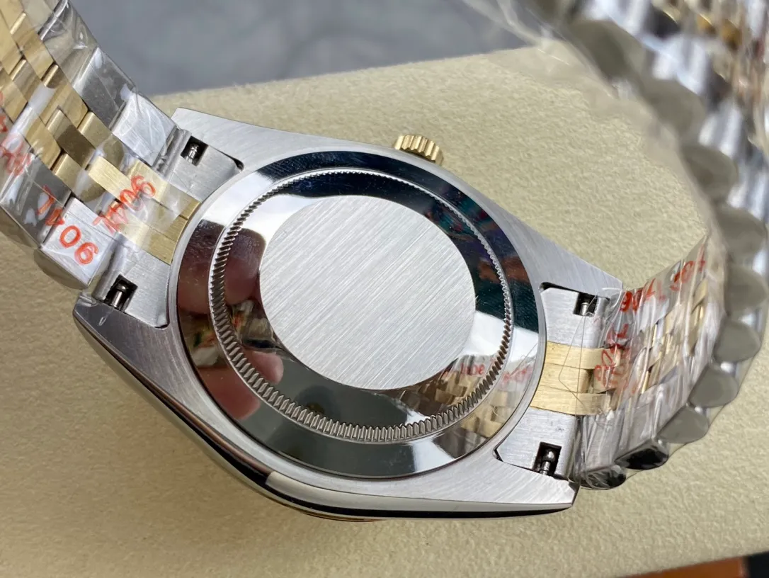 【High-end replica】💰1240! Rolex Single Calendar Datejust Series 41mm [Diameter] 41mm [Movement] Equipped with imported fully automatic mechanical movement [Ring] Rolex RingCommand triangular pit pattern / aperture [Mirror] Scratch-resistant sapphire glass mirror [Material] Imported 316L stainless steel case [Strap] Stainless steel (Oystersteel) optional three-bead/five-bead chain strap [Buckle] Original buckle Super high quality, more beautiful in kind, market exclusive! Classic men's casual watch, the standard accessory for successful men, allowing you to wear it once and for all!