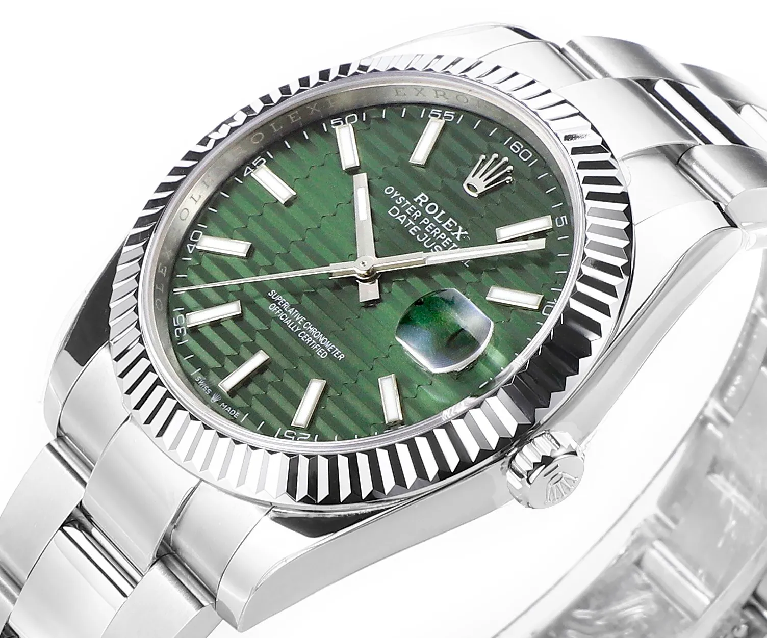 【High-end replica】💰1160! 【Customized all-in-one machine】💰1720! [Top replica] Private chat! ! ! The Rolex Datejust 41mm series creates a classic watch model. 1: The movement adopts Swiss 3235 movement. 2: In terms of material, the overall material is made of 904 steel. The curvature of the side of the case is polished in place, and the thickness of the side is consistent with the original. 3: Classic dog tooth collar. The platinum (electroplated) ring presents a radiant light effect that is extremely close to the original version, and the triangular pit pattern is clean and neat. 4: The watch mirror is made of real sapphire mirror, which increases the transparency of the watch. At the same time, it has been treated with anti-glare technology, making it very convenient to read watch data and has high hardness. 5: The only synchronous original thickness in the market is 11.5mm. This picture was taken in top reproduction quality!