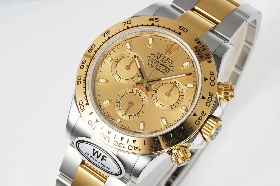 【Top replica】💰4500! Rolex Daytona is coming! A one-to-one replica of the original! All dials are carefully crafted and developed based on original genuine dials as templates! 904L fine steel 1:1 genuine replica manufacturing! Ultra-high precision polishing and detail processing! The bevel edge of the glass has the correct curvature, high transparency and good texture! The white steel scale ring and ceramic ring are oil-filled and electroplated with exquisite effects! Each one is literally an original genuine substitute dial! Unmatched by high imitations on the market! It is a special dial for k gold replica watches! The original luminous nails and hands have been successfully reproduced! Case and strap details! They are all authentic products! Different styles, different shell shapes, different connections! Every detail is in place! Make sure every style is correct! It is the only one on the market that truly does it with care!