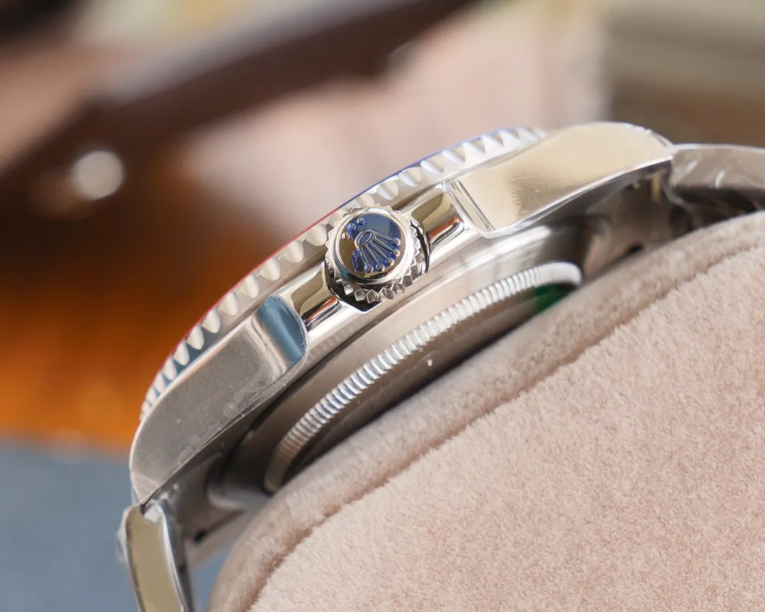 【High-end replica】💰1160! 【Customized all-in-one machine】💰1720! [Top replica] Private chat! ! ! The Rolex Greenwich [GMT-Master II] is one of Rolex's best-selling watches. It is equipped with a real ceramic ring and platinum fonts. The imported 9015 all-in-one mechanical movement has stable and reliable quality. The diameter is 40mm. It is developed one-to-one from the original.