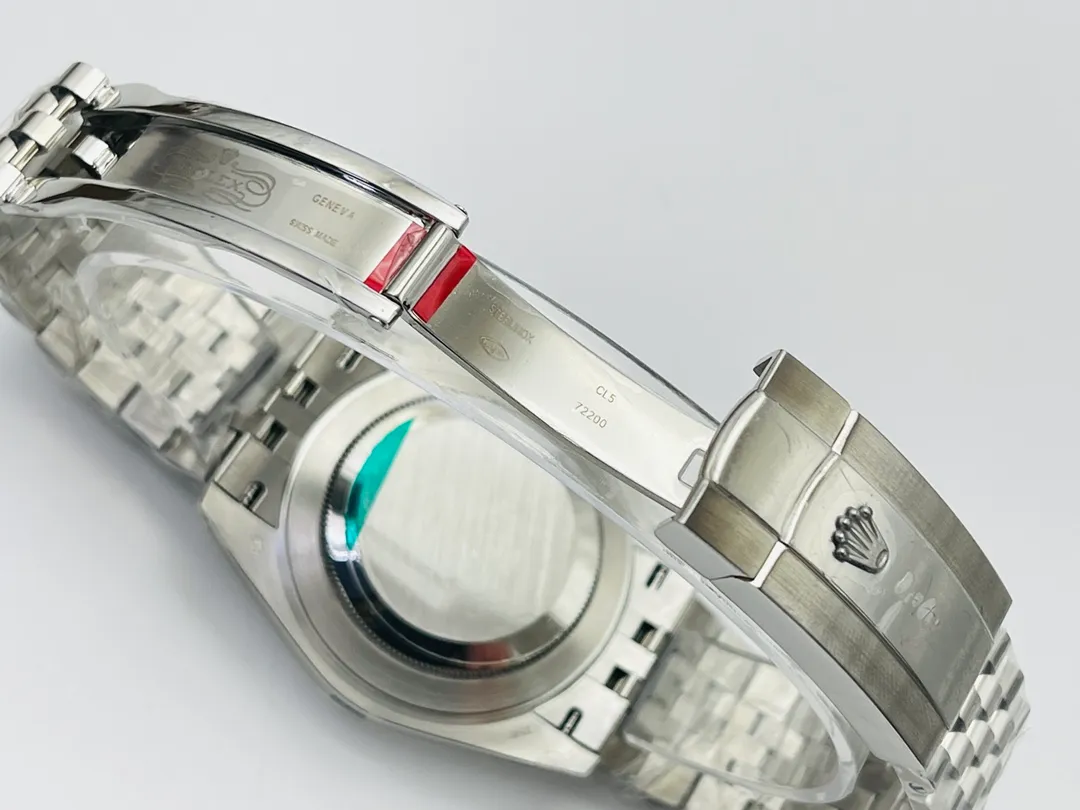 [VR Factory2022 latest masterpiece] Rolex’s latest Datejust series mechanical watch! 1⃣️[Size] Diameter 41MM, thickness 12MM! 2⃣️[Movement] Equipped with 2836 movement, strict debugging ensures accurate travel time, stable performance, and zero repairs! 3⃣️【Dial text】Using top-grade Swarovski diamonds and hand-inlaid craftsmanship, it is designed with the concept of excellence! 4⃣️[Case Buckle] The 904L stainless steel case is made of the same material as the original version and paired with a 904L stainless steel strap/original safety buckle! 5⃣��The watch strap is made of 904L Oyster steel.  6⃣️The side of the watch case is consistent with the original version and adds a QR code to prevent counterfeiting! 7⃣️【Mirror】Scratch-resistant sapphire crystal, anti-reflective convex magnifying calendar window, pure waterjet cutting! VR Factory is the same on the outside as it is original! Welcome friends from all walks of life to taste it!