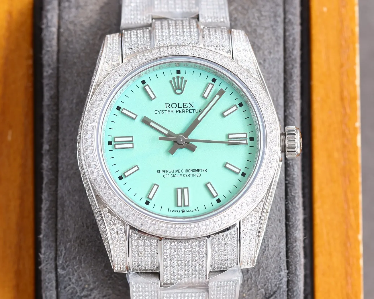 【Top Replica】💰Private chat! High-definition real shots of Rolex women’s watches, full of diamonds for women! ! 36mm diameter! Using fully automatic movement! Rolex luxury 18k nanotechnology! 5 sets of original diamond straps! Carefully crafted with 2,300+ AAA zircons! Be sure that the inlay technology is not the ordinary diamond-laying technology on the market! ! Make the sparkling effect better under the light! Best for gift giving! Brand new with 5 sets of full-diamond steel straps, fully automatic imported mechanical Swiss movement, sapphire scratch-resistant glass mirror, 18k vacuum electroplating that will never fade, the best luxury recommendation for gift giving!