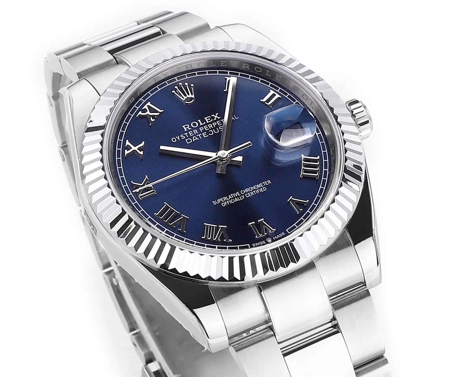【High-end replica】💰1160! 【Customized all-in-one machine】💰1720! [Top replica] Private chat! ! ! The Rolex Datejust 41mm series creates a classic watch model. 1: The movement adopts Swiss 3235 movement. 2: In terms of material, the overall material is made of 904 steel. The curvature of the side of the case is polished in place, and the thickness of the side is consistent with the original. 3: Classic dog tooth collar. The platinum (electroplated) ring presents a radiant light effect that is extremely close to the original version, and the triangular pit pattern is clean and neat. 4: The watch mirror is made of real sapphire mirror, which increases the transparency of the watch. At the same time, it has been treated with anti-glare technology, making it very convenient to read watch data and has high hardness. 5: The only synchronous original thickness in the market is 11.5mm. This picture was taken in top reproduction quality!