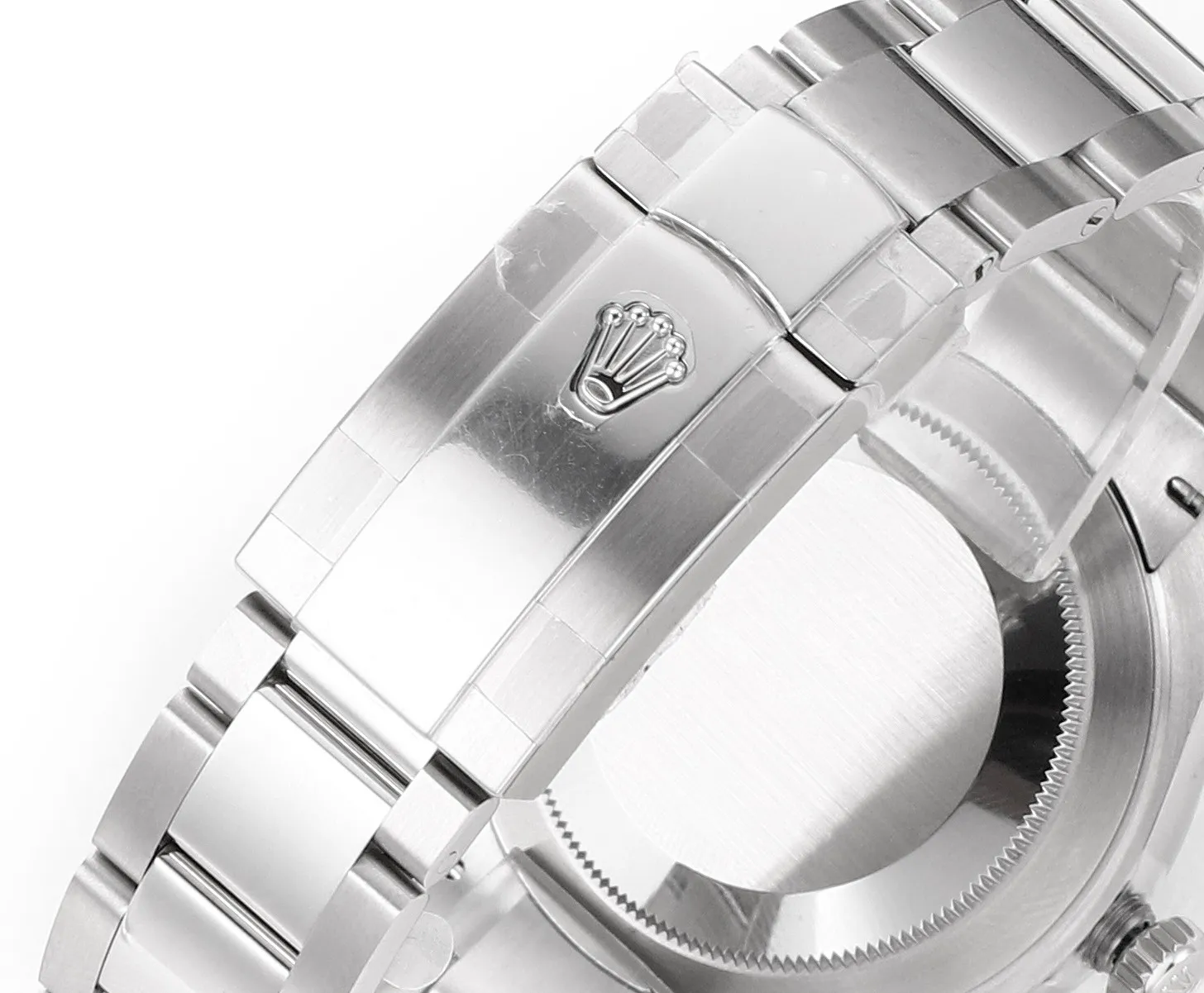 【High-end replica】💰1160! 【Customized all-in-one machine】💰1720! [Top replica] Private chat! ! ! The Rolex Datejust 41mm series creates a classic watch model. 1: The movement adopts Swiss 3235 movement. 2: In terms of material, the overall material is made of 904 steel. The curvature of the side of the case is polished in place, and the thickness of the side is consistent with the original. 3: Classic dog tooth collar. The platinum (electroplated) ring presents a radiant light effect that is extremely close to the original version, and the triangular pit pattern is clean and neat. 4: The watch mirror is made of real sapphire mirror, which increases the transparency of the watch. At the same time, it has been treated with anti-glare technology, making it very convenient to read watch data and has high hardness. 5: The only synchronous original thickness in the market is 11.5mm. This picture was taken in top reproduction quality!