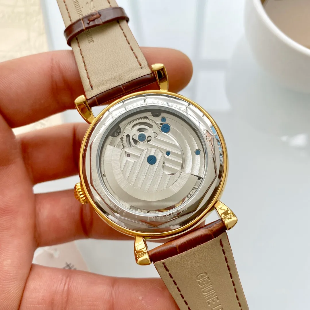 【Foreign Trade Import】💰1440! Rolex (extremely noble and wise work) [Flywheel design] 🔥Type: exquisite men's watch (more excellent) 🔥Strap: real cowhide strap (more durable) for real men 🔥Movement: super top mechanical movement (more stable) perpetual motion 🔥Material: mineral super mirror (more wear-resistant) Smart style, strong sense of thickness, special design, return with great reputation Size: 43mm in diameter, 12mm thick, smart launch! Welcome to reprint!