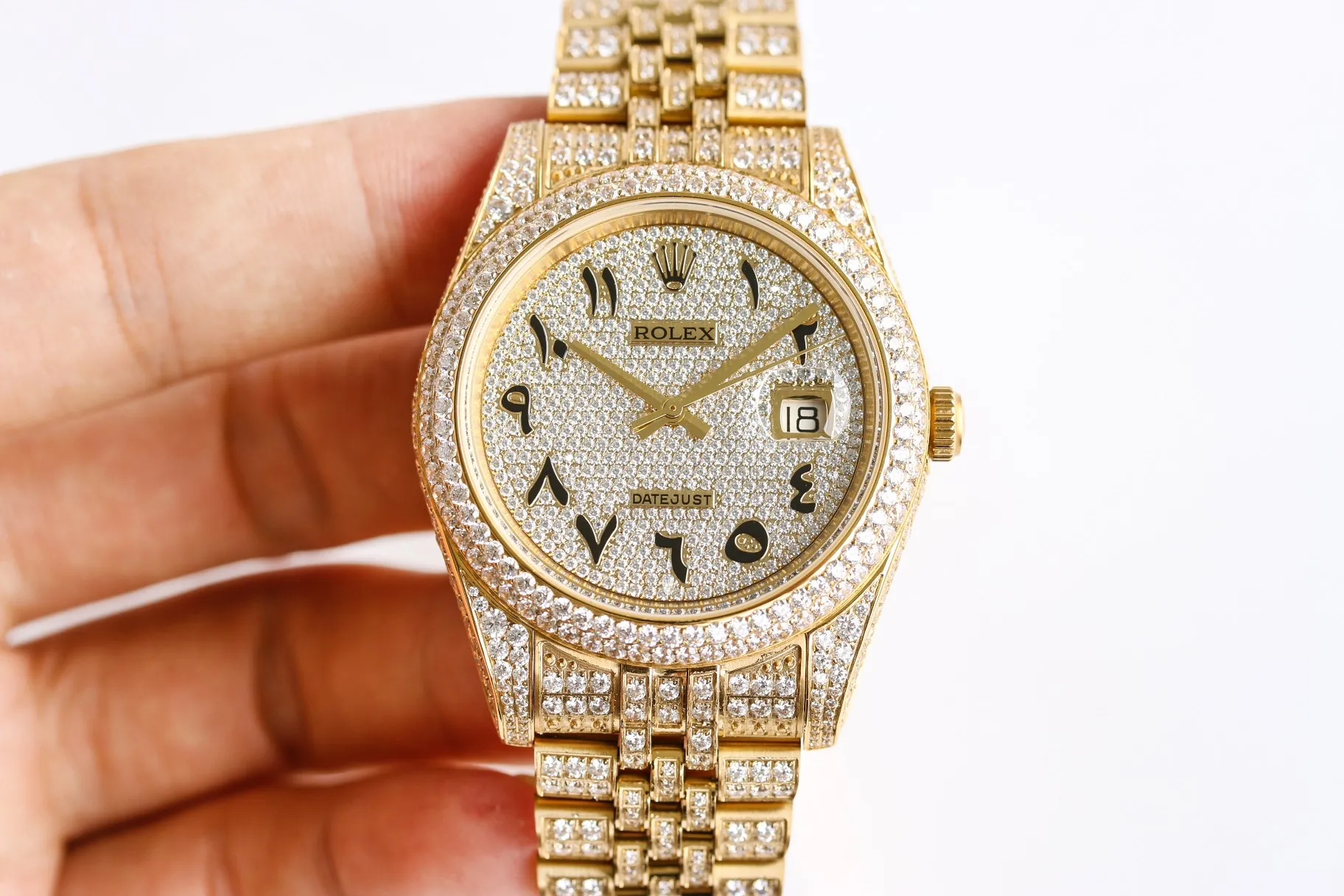 【Top Replica】💰Private chat! Rolex Diary Full Diamond Rich Edition Luxurious 18k Nano Technology! The entire shell and steel belt are inlaid with Swarovski crystal diamonds! (If diamonds fall out due to non-human factors within 5 years, they will be replenished free of charge), which makes the sparkling effect under the light even better! Brand new with 5 sets of full diamond steel belts! 41mm original size, using fully automatic imported mechanical 3255 movement, sapphire scratch-resistant glass mirror, 18k vacuum plating that will never fade, the best luxury recommendation for gift giving!