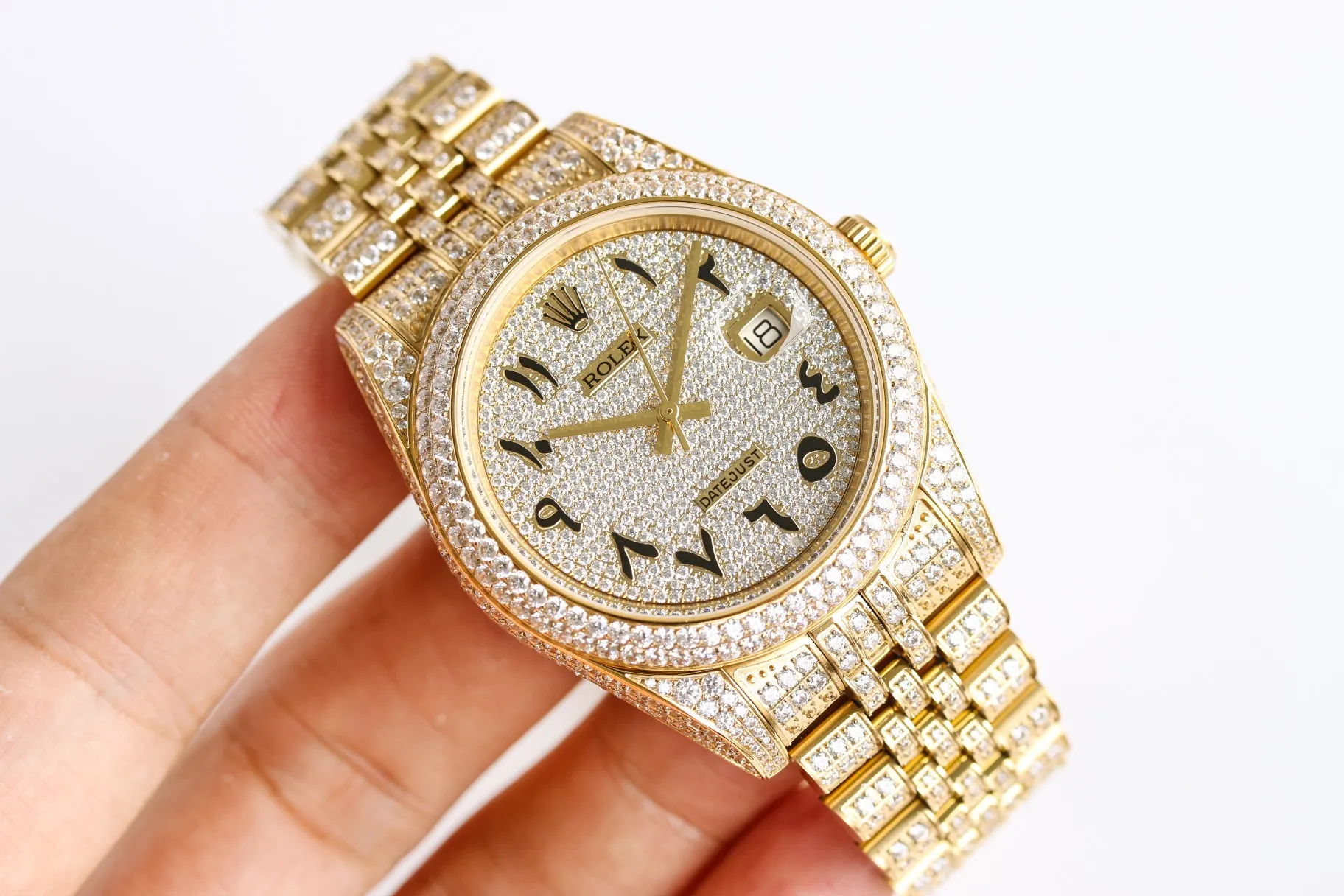 【Top Replica】💰Private chat! Rolex Diary Full Diamond Rich Edition Luxurious 18k Nano Technology! The entire shell and steel belt are inlaid with Swarovski crystal diamonds! (If diamonds fall out due to non-human factors within 5 years, they will be replenished free of charge), which makes the sparkling effect under the light even better! Brand new with 5 sets of full diamond steel belts! 41mm original size, using fully automatic imported mechanical 3255 movement, sapphire scratch-resistant glass mirror, 18k vacuum plating that will never fade, the best luxury recommendation for gift giving!