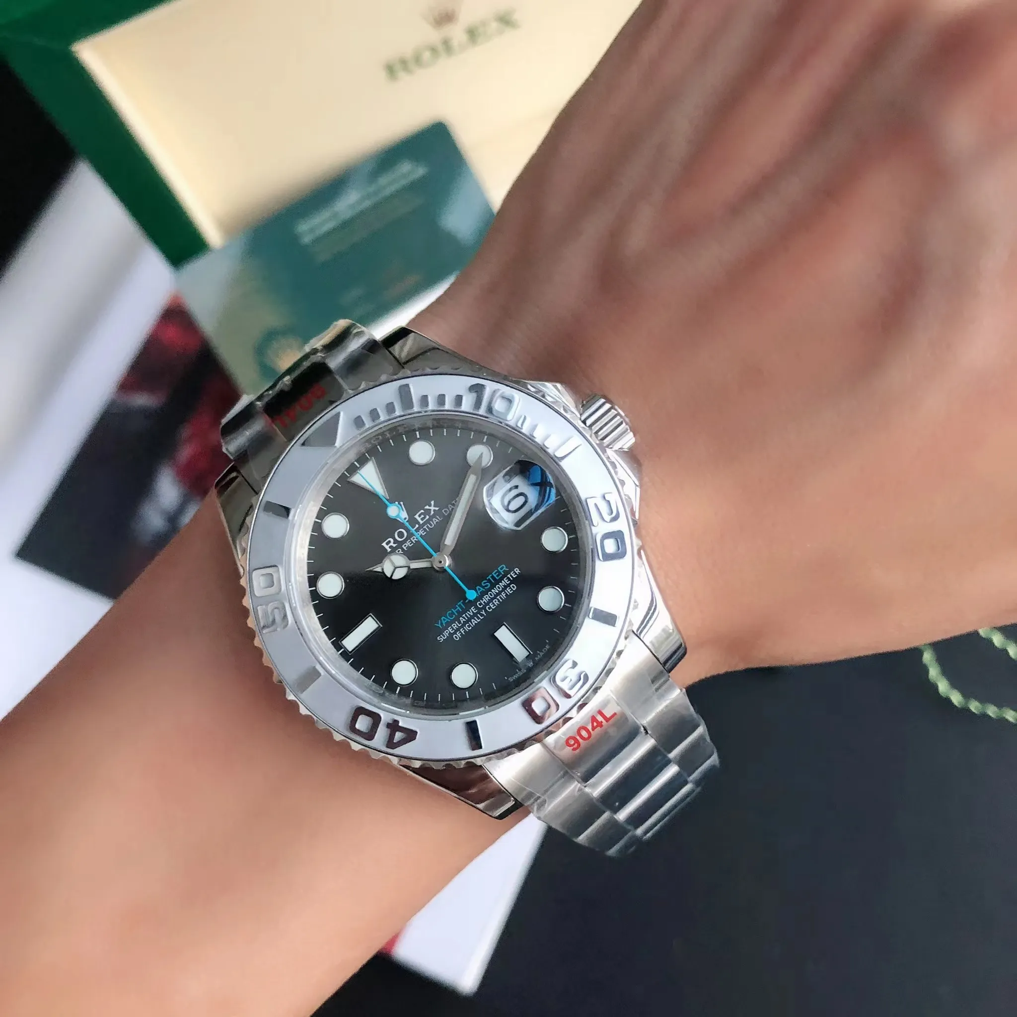 【High-end replica】💰1160! 【Customized all-in-one machine】💰1720! All Rolex Yacht-Master 40mm watches are shipped. On the basis of adhering to the characteristics of the brand, they are simultaneously matched with the original buckle of the stainless steel strap. [Movement] Equipped with a dedicated and manufactured 0️⃣reworked, 💯new original Citizen 9015 all-in-one fully automatic mechanical movement, with accurate travel time and excellent performance. [Case] 316L stainless steel case The original version of the ceramic ring rotates in both directions simultaneously, perfectly presenting the same curvature and luster as the original version. The ultra-strong high-density mineral glass mirror and exquisite workmanship perfectly inherit the original diving and swimming 🏊‍♀️Performance [Literal] The scale is clear, the luminous light is super long-lasting, the details are synchronized and authentic, the inner shadow ring is clear and the font is well-proportioned [Strap] 316L stainless steel adjustable buckle with imported high-quality rubber strap, comfortable and durable to wear ⚠️Please look for the exclusive quality