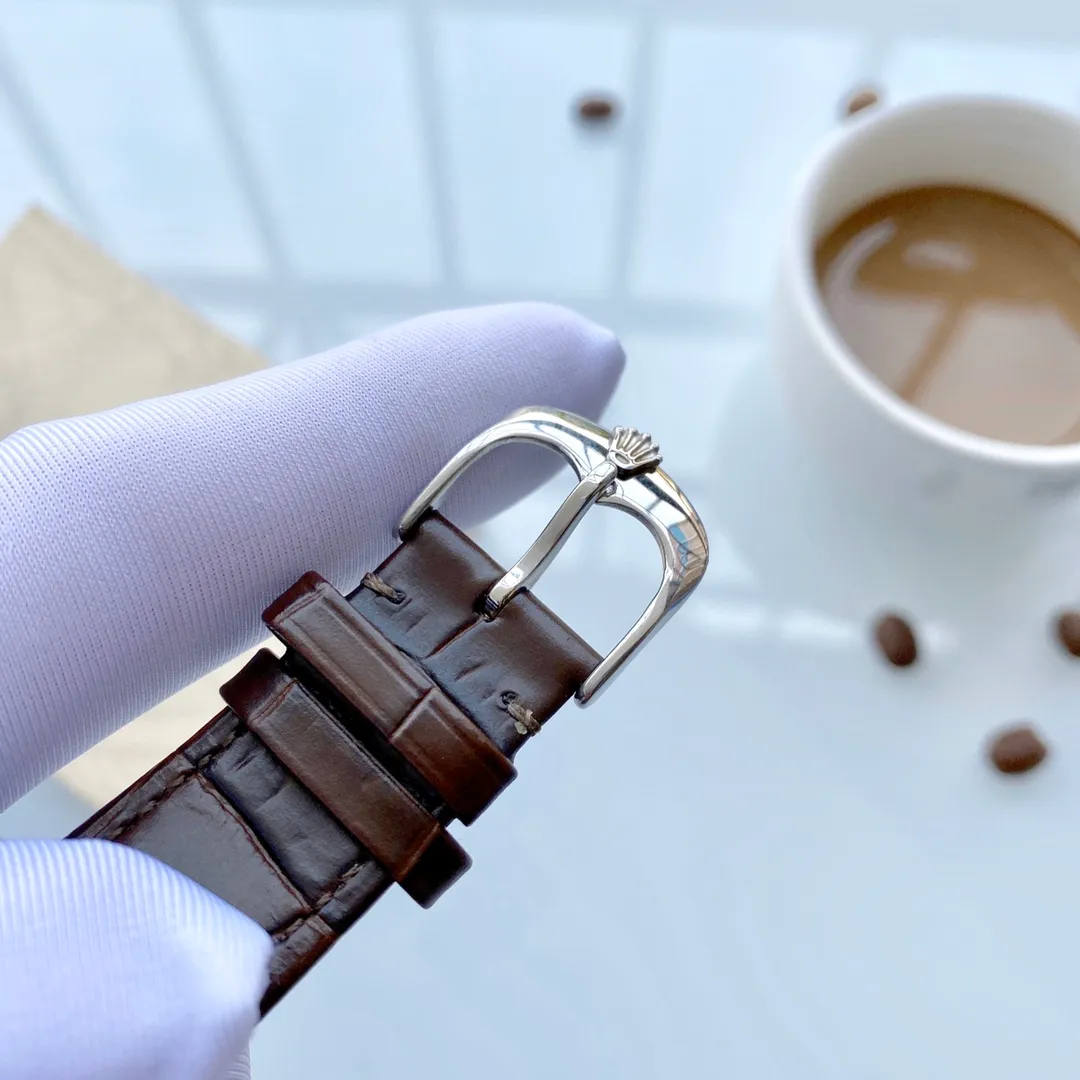 【Foreign trade import】💰1320! Rolex - (Exquisite and wise work) 🔥Type: Exquisite men's watch (more excellent) 🔥Strap: Genuine leather strap (more durable) for real men 🔥Movement: super top mechanical movement (more stable) Perpetual and permanent 🔥Material: mineral super strong mirror (more wear-resistant) Smart style, strong sense of thickness, special design, return with honor Size: diameter 41mm, thickness 12mm Smart launch! Welcome to reprint!