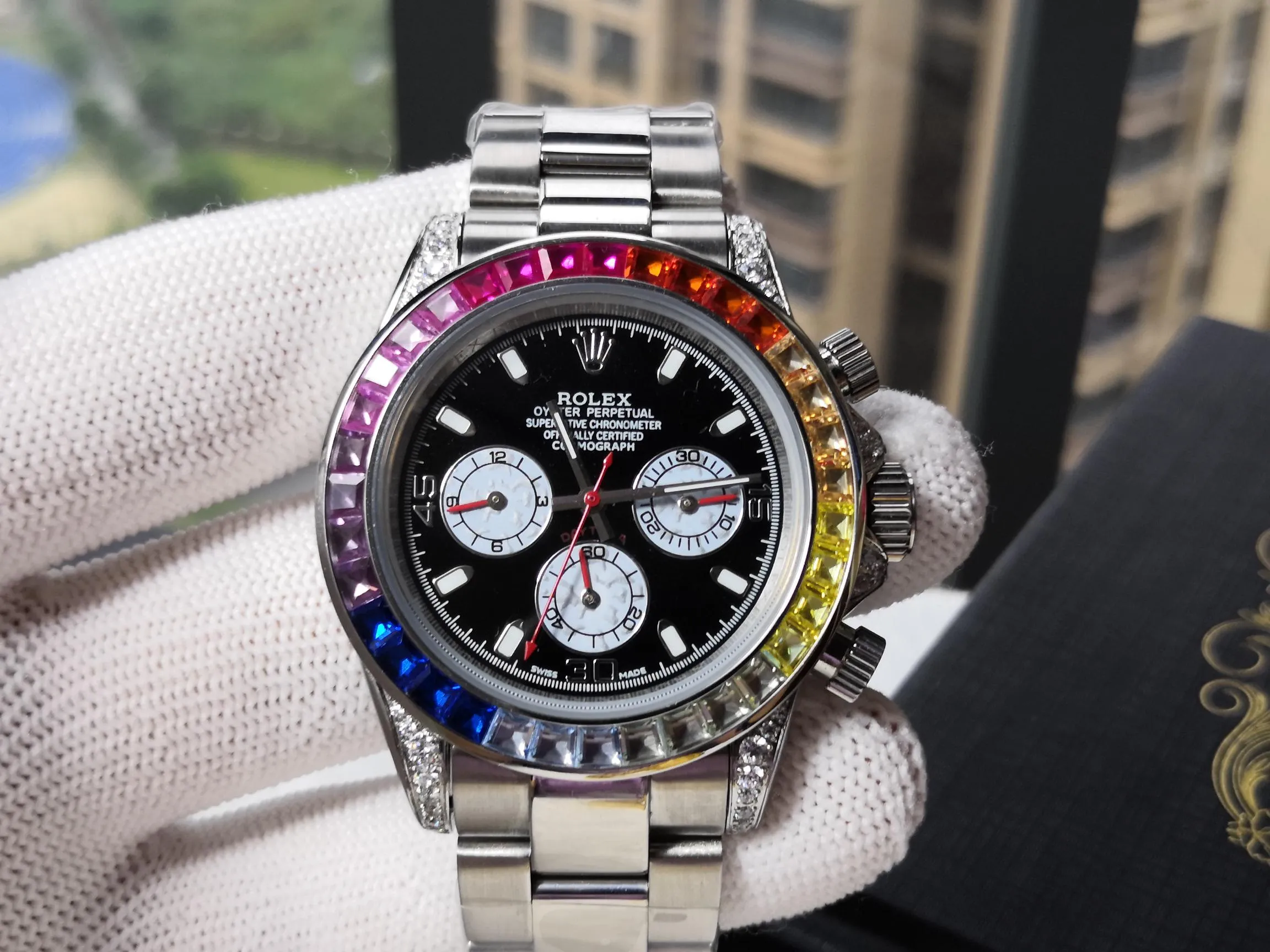 【Customized all-in-one machine】💰1720! Rolex-Rolex Cosmograph-Colored Diamond Daytona Series Colored diamonds are back in stock. Extreme details. Strict requirements to create high-quality products. Always pursue quality workmanship. The original color diamonds are exactly the same. They will never fade. They are different from ordinary cases in the market. Create new high quality. Equipped with fully automatic imported 9015 all-in-one mechanical movement. Size 42mm. Sapphire mirror. Original color diamonds. Stainless steel wire drawing with original safety buckle. ✈️✈️✈️