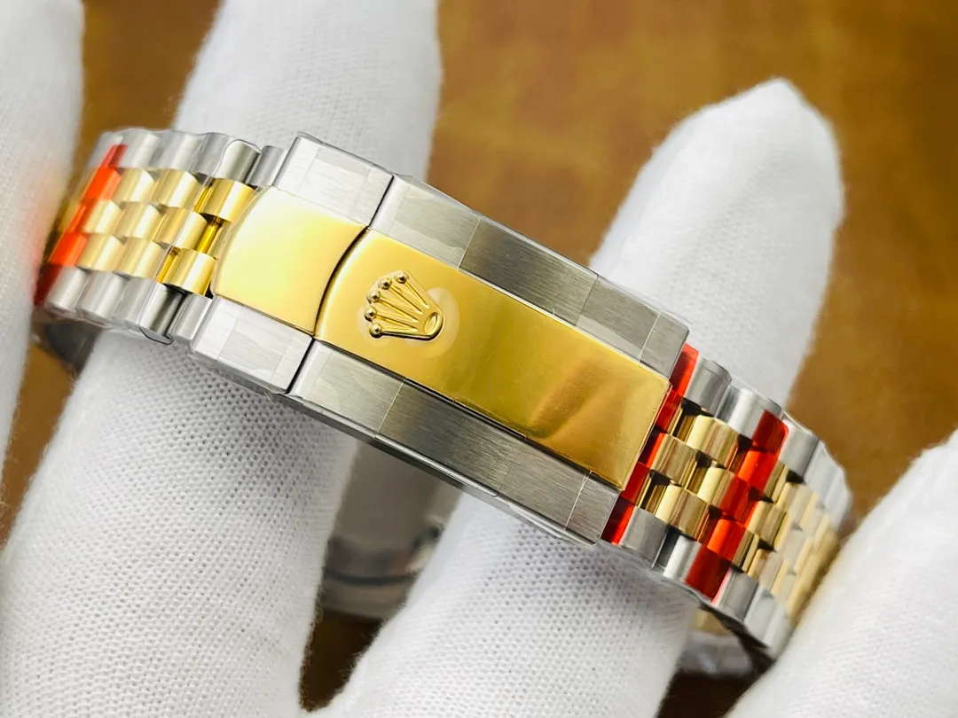[VR Factory 2023 Wall Crack Recommendation Pays Tribute to Classics] The top replica version in the market, the Rolex Datejust 36MM, creates a model for classic watches. Details: 1⃣️ Equipped with 2836 movement machinery, not an ordinary version in the market. 2⃣️The overall material is made of 904L fine steel. The curvature of the side of the case is polished in place, and the thickness of the side is consistent with the original. 3⃣️Classic dog tooth ring, the platinum (electroplating) ring mouth presents a radiant light effect that is infinitely close to the original version, and the triangular pit pattern is clean and neat. 4⃣️The watch mirror is made of real sapphire crystal glass, which increases the transparency of the watch. At the same time, it has been treated with anti-glare technology, making it very convenient to read watch data and has high hardness. 5⃣️The only synchronous original thickness in the market is 11.5MM!  VR Factory2023 creates classic and ingenious masterpieces. Welcome all friends to taste it!