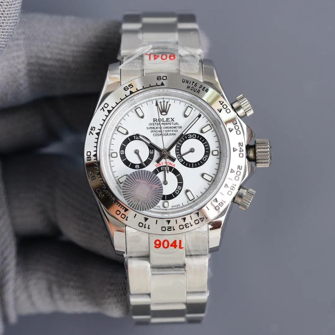 【Foreign trade import】💰2400! TT Factory August "Upgraded Version" 8⃣️🈷️Major Upgrade: The letter adopts the latest technology "self-priming" luminous technology. The brightness is twice that of the 2020 version. The color is corrected and the light is more durable. It is full of texture. Figure 5⃣️shown⚠️⚠️ Tt Factory deeply understands the customer's heart and creates high-quality, cost-effective watches with "craftsmanship". "Check every layer" and "lock tightly" just for you. Enjoy the charm on your wrist! ! ! [Rolex Cosmograph Daytona Series] [Movement] A customized three-eye enlarged version of the fully automatic mechanical movement is used to make the distance between the three function dials the same as the original. [Case] ​​40mmX13mm deep black ceramic solid outer ring with speed scale (real ceramic technology, non-scratchable, never fade, texture consistent with the original) [Dial] The function dial font and the dial logo are superimposed on the printing process, and there will be a slight bulge when viewed from the side. The background texture of the disk has been filtered and corrected countless times to ensure that it is 100% consistent with the original. The Rolex metal LOGO on it is separately molded, and it can be compared to the original in terms of three-dimensionality and roundness. The easy-to-read Chroma light luminous display is equipped with long-lasting luminous material. [Mirror] Flat sapphire crystal glass is scratch-resistant, and the effect will never be ghosted, consistent with the original product. ⚠️⚠️ (Six-digit Rolex’s unique anti-counterfeiting mark, small crown👑) [Buckle] Made of imported 316 steel and polished from 1:1 parts. The inner side is sanded and corroded by the Rolex steel seal. The external buckle safety ring is exactly the same as the original one. ⌚️⌚️ Produced by Tt factory, perfect in every detail.