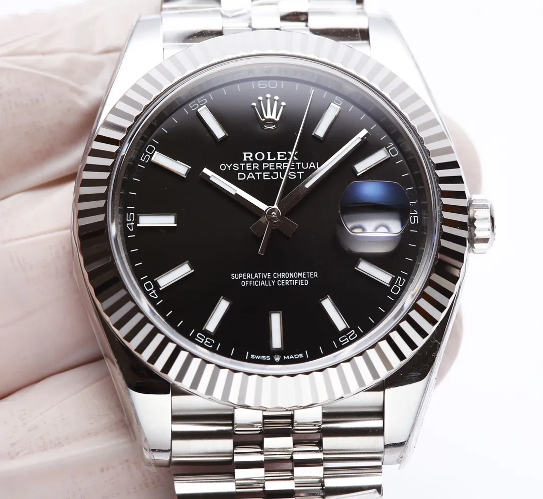 【High-end replica】💰1160! 【Customized all-in-one machine】💰1720! 【Top Replica】💰Private chat! Rolex Datejust watch series 41mm 1: The movement adopts Swiss 3235 movement. 2: In terms of material, the overall material is made of 904 steel. The curvature of the side of the case is polished in place, and the thickness of the side is consistent with the original. 3: Classic dog tooth collar. The platinum (electroplated) ring presents a radiant light effect that is extremely close to the original version, and the triangular pit pattern is clean and neat. 4: The watch mirror is made of real sapphire mirror, which increases the transparency of the watch. At the same time, it has been treated with anti-glare technology, making it very convenient to read watch data and has high hardness. 5: The only synchronous original thickness in the market is 11.5mm. This picture was taken in top reproduction quality!