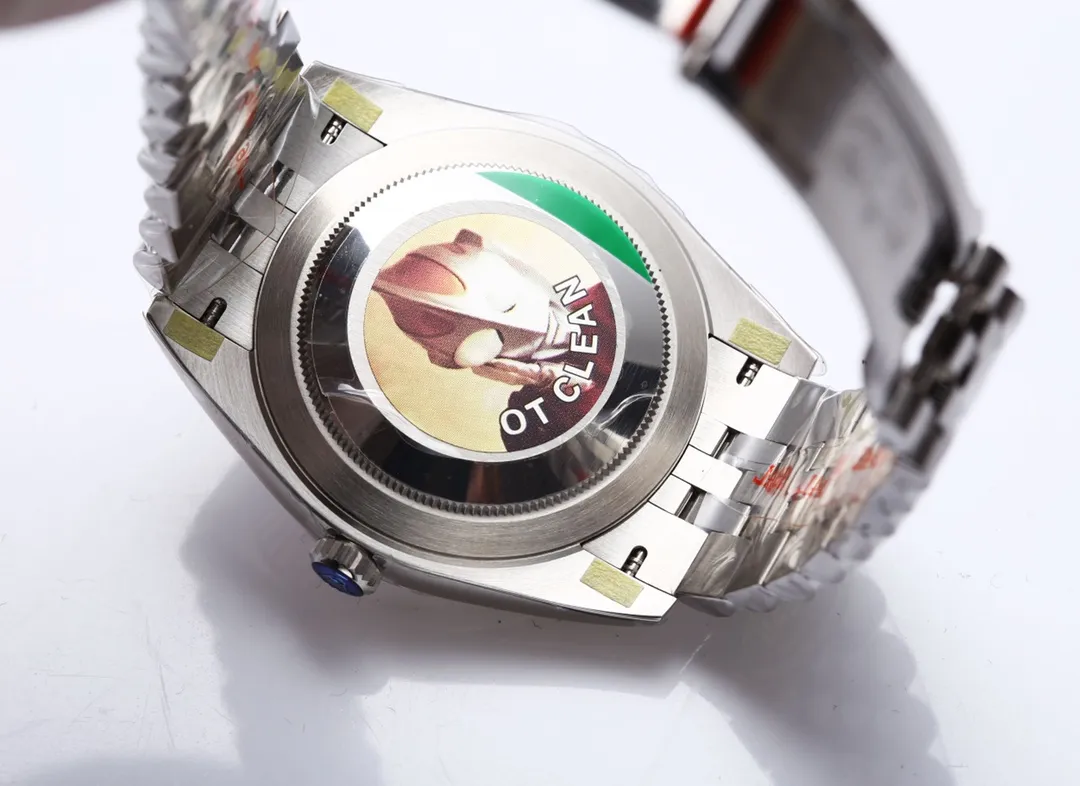 【High-end replica】💰1160! 【Customized all-in-one machine】💰1720! 【Top Replica】💰Private chat! Rolex Datejust watch series 41mm 1: The movement adopts Swiss 3235 movement. 2: In terms of material, the overall material is made of 904 steel. The curvature of the side of the case is polished in place, and the thickness of the side is consistent with the original. 3: Classic dog tooth collar. The platinum (electroplated) ring presents a radiant light effect that is extremely close to the original version, and the triangular pit pattern is clean and neat. 4: The watch mirror is made of real sapphire mirror, which increases the transparency of the watch. At the same time, it has been treated with anti-glare technology, making it very convenient to read watch data and has high hardness. 5: The only synchronous original thickness in the market is 11.5mm. This picture was taken in top reproduction quality!