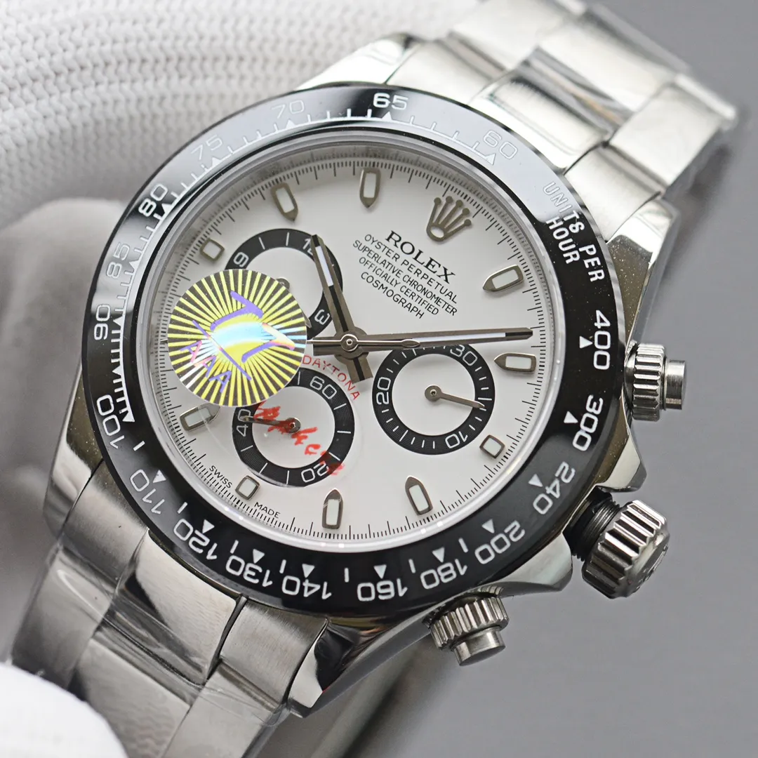 【High-end replica】💰1720! Rolex Cosmograph Daytona Series [Movement] Using an upgraded version of the 4130 fully automatic mechanical movement [Case] ​​40mmX12mm version, dark black ceramic solid outer ring with tachymeter scale (using real ceramic technology, non-scratchable, never fading, texture consistent with the original) [Dial] The function dial font and the dial logo are superimposed on the printing process, and there will be a slight bulge when viewed from the side. The background texture of the disk has been filtered and corrected countless times to ensure that it is 100% consistent with the original. The Rolex metal LOGO on it is separately molded, and it can be compared to the original in terms of three-dimensionality and roundness. The easy-to-read Chroma light luminous display is equipped with long-lasting luminous material. [Mirror] Flat sapphire crystal glass is scratch-resistant, and the effect will never be ghosted, consistent with the original product. ⚠️⚠️ (Six-digit Rolex’s unique anti-counterfeiting mark, small crown👑) [Buckle] Made of imported 316 steel and polished from 1:1 parts. The inner side is sanded and corroded by the Rolex steel seal. The external buckle safety ring is exactly the same as the genuine one ⌚️⌚️