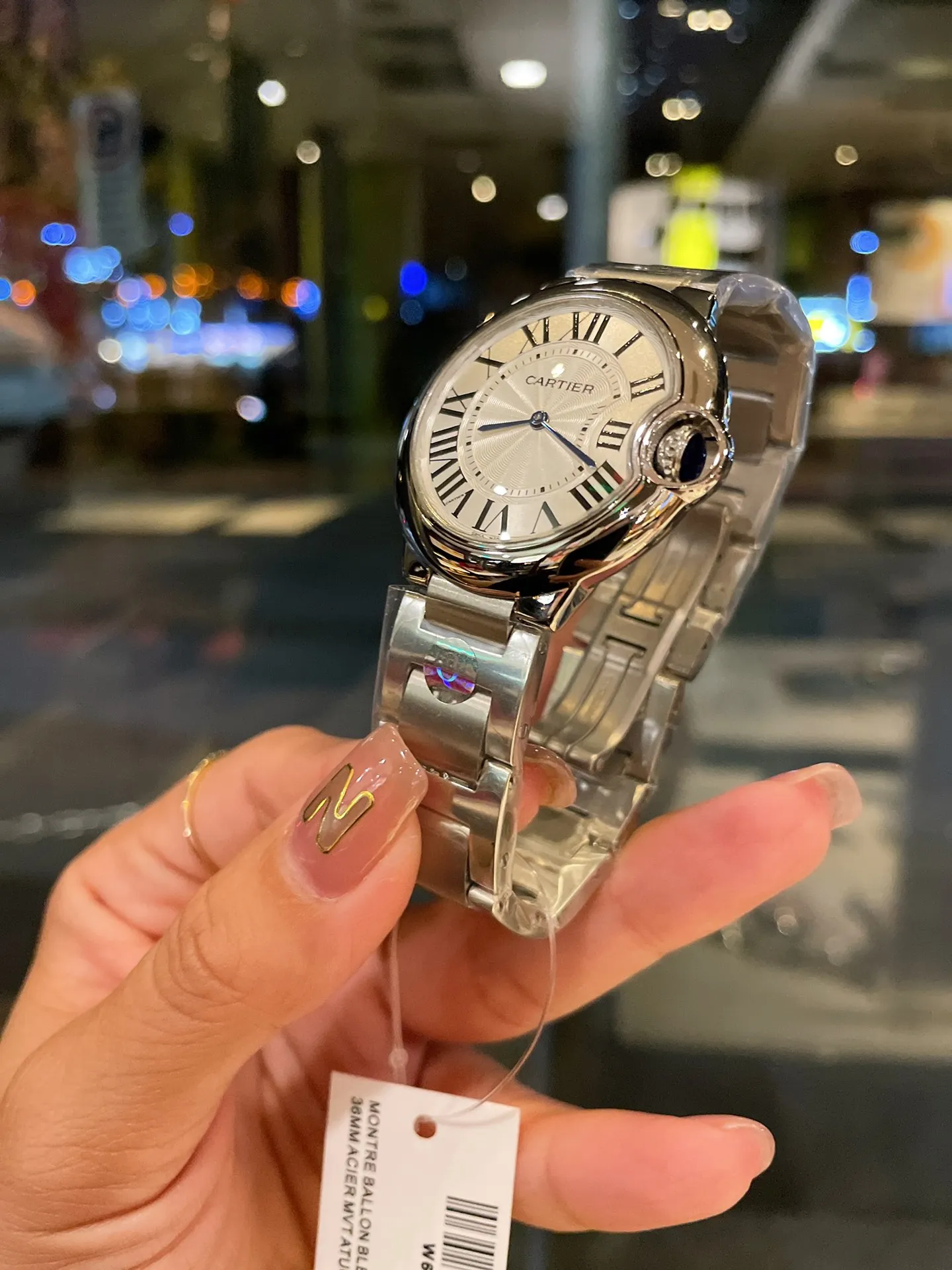 【Foreign trade import】💰1040! Cartier blue balloon! Factory Q 36mm classic dial is coming‼ ️One of the hottest styles in the world! A classic that can carry the years and never go out of style! ! The movement is quartz. Cartier, the world's top jewelry and watch brand, has produced many classics in its long brand history, such as legendary series of watches such as Santos and Tank. The most popular style of Cartier watches in recent years is undoubtedly the Ballon Bleu. With its ultra-thin body and light texture, the ultra-thin watch interprets the usual elegance of the Blue Balloon watch series to the extreme.