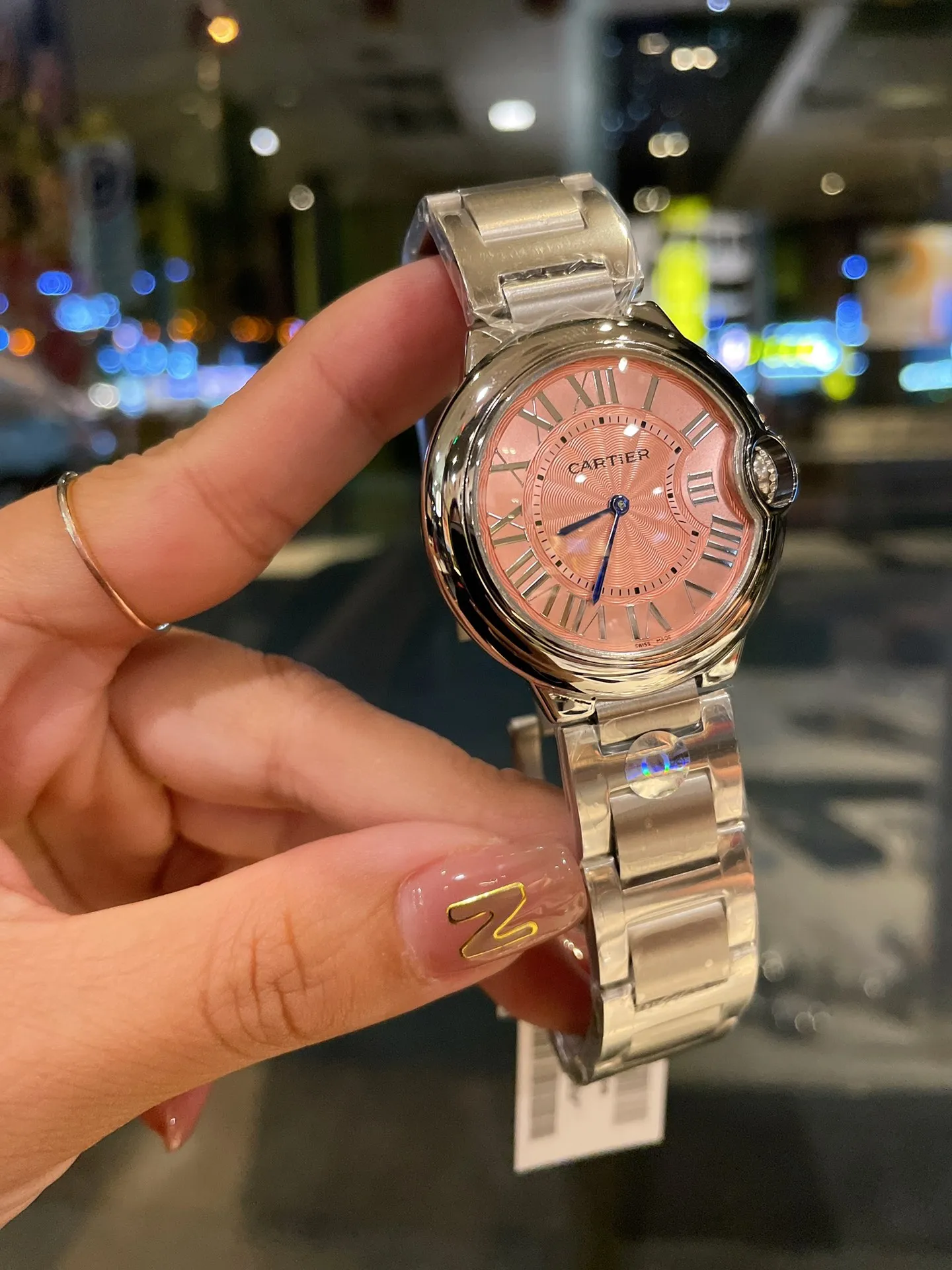 【Foreign trade import】💰1040! Cartier blue balloon! Factory Q 36mm classic dial is coming‼ ️One of the hottest styles in the world! A classic that can carry the years and never go out of style! ! The movement is quartz. Cartier, the world's top jewelry and watch brand, has produced many classics in its long brand history, such as legendary series of watches such as Santos and Tank. The most popular style of Cartier watches in recent years is undoubtedly the Ballon Bleu. With its ultra-thin body and light texture, the ultra-thin watch interprets the usual elegance of the Blue Balloon watch series to the extreme.