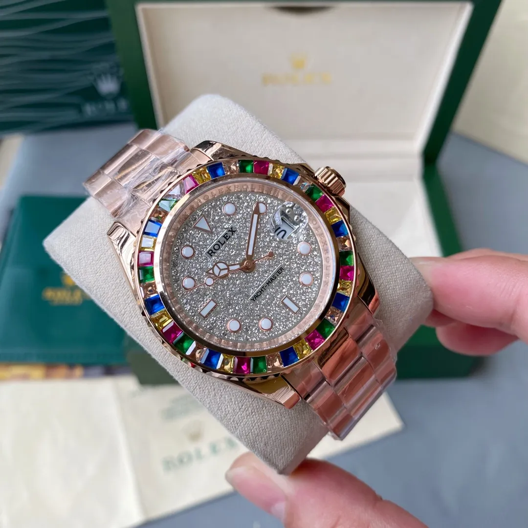 【Top replica】💰1920! The Rolex Candy ROLEX luxury limited edition watch, a yacht-master set with colored gemstones, pushes the limits aesthetically; the watch is like a dazzling rainbow! This is one of Rolex’s famous classic nautical series, and it is also a fine jewelry. On this watch, you can combine your love of jewelry and Swiss precision into one. The bottom cover is screwed and sealed by a special tool, and the winding crown is also an exquisite design. It is firmly screwed to the case, with a rotatable gem ring, a thickened sapphire mirror, a breathable and comfortable rubber strap, tough, soft and comfortable, and diamond-cut crystal-plated stones! Hard and shiny! Sapphire mirror, original buckle, diamond-encrusted, built-in fully automatic mechanical movement imported from Hong Kong🔥The top products are constantly produced🔥