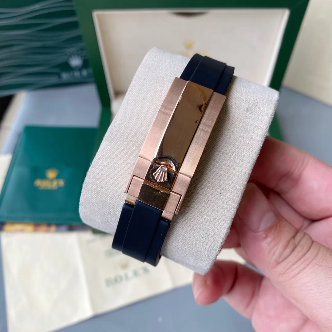 【Top replica】💰1920! The Rolex Candy ROLEX luxury limited edition watch, a yacht-master set with colored gemstones, pushes the limits aesthetically; the watch is like a dazzling rainbow! This is one of Rolex’s famous classic nautical series, and it is also a fine jewelry. On this watch, you can combine your love of jewelry and Swiss precision into one. The bottom cover is screwed and sealed by a special tool, and the winding crown is also an exquisite design. It is firmly screwed to the case, with a rotatable gem ring, a thickened sapphire mirror, a breathable and comfortable rubber strap, tough, soft and comfortable, and diamond-cut crystal-plated stones! Hard and shiny! Sapphire mirror, original buckle, diamond-encrusted, built-in fully automatic mechanical movement imported from Hong Kong🔥The top products are constantly produced🔥
