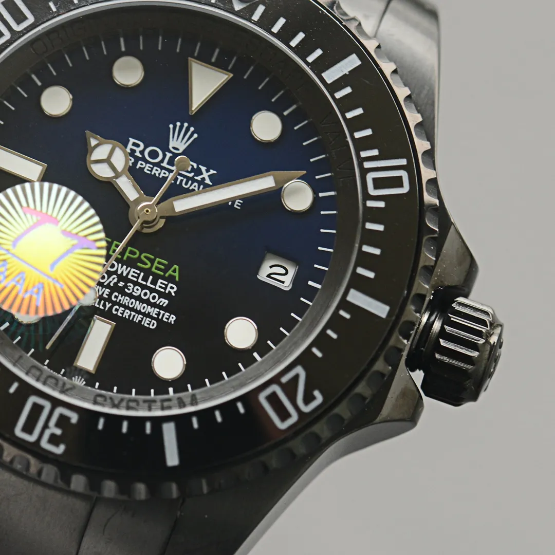 【Foreign trade import】💰2400! Rolex Submariner Series [Strong] Good reputation 🔥Highly recommended product🏆 [Movement] Using top-notch 3135 fully automatic machinery imported from Switzerland [Material] One-way rotating 60-minute scale outer ring with full-gloss black ceramic word ring Polished three-dimensional numerals and scales (not fake ceramics on the market) [Case] 44mm Consistent with the genuine product [Built-in] Equipped with a pure steel solid machine cover that is consistent with the genuine product (not the plastic machine cover from other manufacturers⚠), more durable and consistent in weight [Dial] The function dial font and the dial logo are superimposed on the printing process, and there will be a slight bulge when viewed from the side. The background texture of the disk has been filtered and corrected countless times to ensure that it is 100% consistent with the original. The Rolex metal LOGO on it is molded separately, and it can be compared to the original in terms of three-dimensionality and roundness. Easy-to-read Chroma light luminous display with long-lasting luminous material [Watch mirror] Anti-scratch sapphire crystal glass, double anti-reflective small window convex lens to magnify the calendar. (⚠The six-character position has a small anti-counterfeiting crown that is the same as the original one👑) [Buckle] Made of imported 316 steel and polished from 1:1 parts. The inner side is scratched and corroded by the Rolex steel seal. The outer side is exactly the same as the original one (⚠can be fine-tuned). The buckle safety ring is produced by Tt factory. Perfect in every detail. The "Ghost King" shows the charm of a man and a tough guy image. Suitable for any occasion. 🏅️🏅️