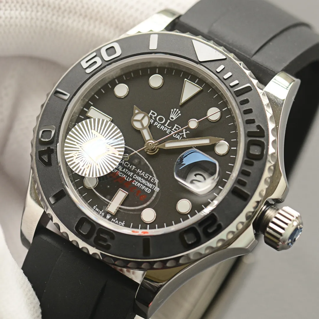 【High-end replica】💰1160! 【Customized all-in-one machine】💰1720! All Rolex Yacht-Master 40mm watches are shipped. On the basis of adhering to the characteristics of the brand, they are simultaneously matched with rubber straps and original buckles. [Movement] Equipped with dedicated and manufactured 0️⃣reworked, 💯new original Citizen 9015 fully automatic mechanical movement, with accurate travel time, excellent performance and a power reserve of up to 48 hours. [Case] 316L stainless steel case The original version of the ceramic ring rotates in both directions simultaneously, perfectly presenting the same curvature and luster as the original version. The ultra-strong high-density mineral glass mirror and exquisite workmanship perfectly inherit the original diving and swimming 🏊‍♀️Performance [Literal] The scale is clear, the luminous light is super long-lasting, the details are synchronized and authentic, the inner shadow ring is clear and the font is well-proportioned [Strap] 316L stainless steel adjustable buckle with imported high-quality rubber strap, comfortable and durable to wear ⚠️Please look for the exclusive quality